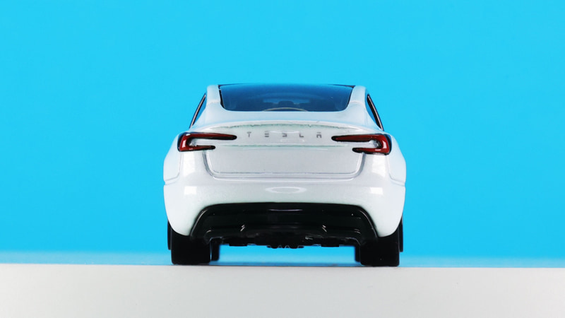 華やかなレッドカラーも用意されています