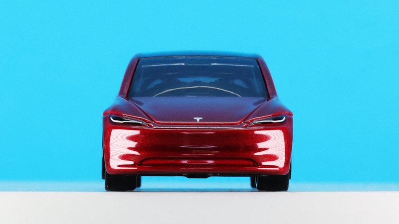 空力特性のためにフロントにはいくつものデイテールがあることがわかります