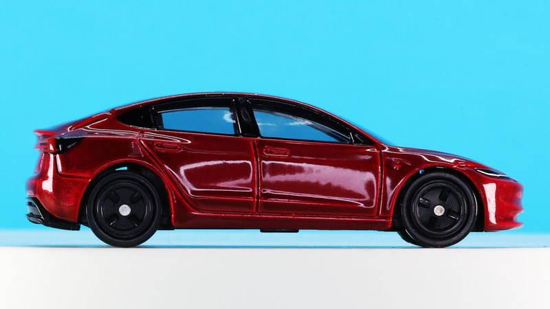 なだらかなエクステリアですが実は結構複雑なラインを描いています