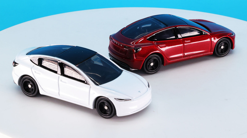 先代から細く、精悍になったヘッドライトにはデイタイムライトもプリントされています