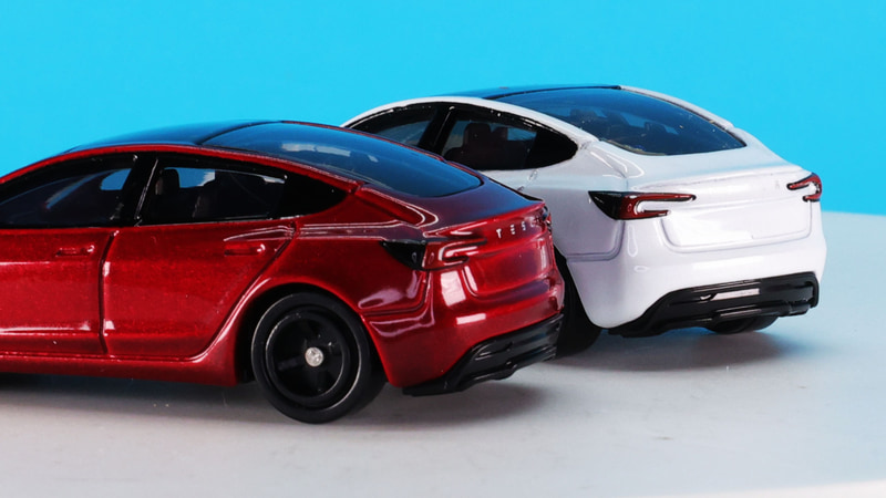 つるんとした印象でも角度を変えると立体的で見ていて楽しい部分です