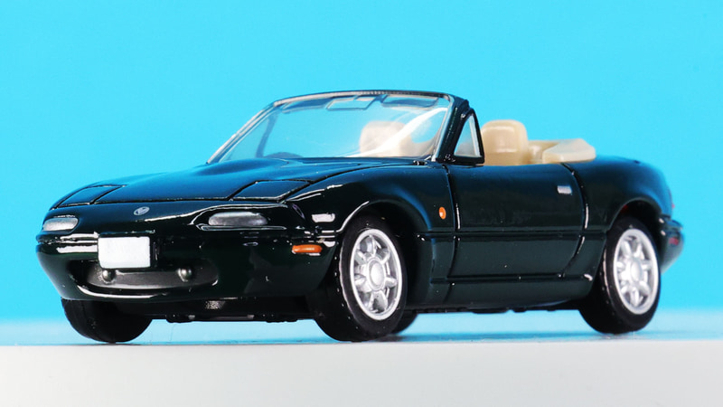 「能面の小面」からインスパイアを受けたフロントフェイス