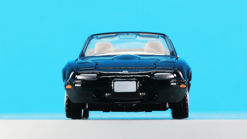 「能面の小面」からインスパイアを受けたフロントフェイス