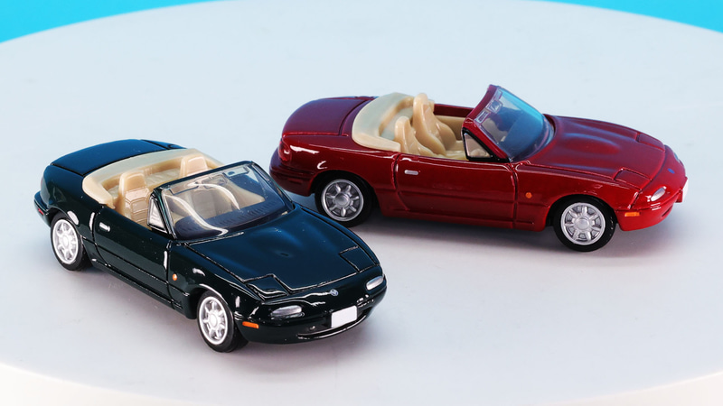 おしゃれで大人なたたずまいを見せるユーノス ロードスター！