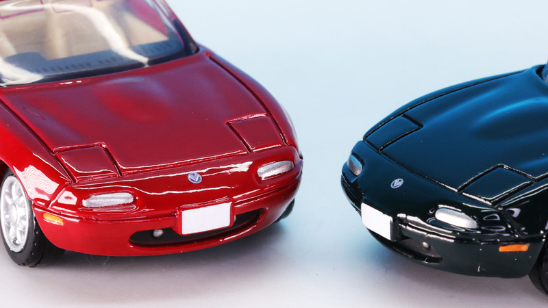 フロントのユーノスエンブレムをプリントで再現