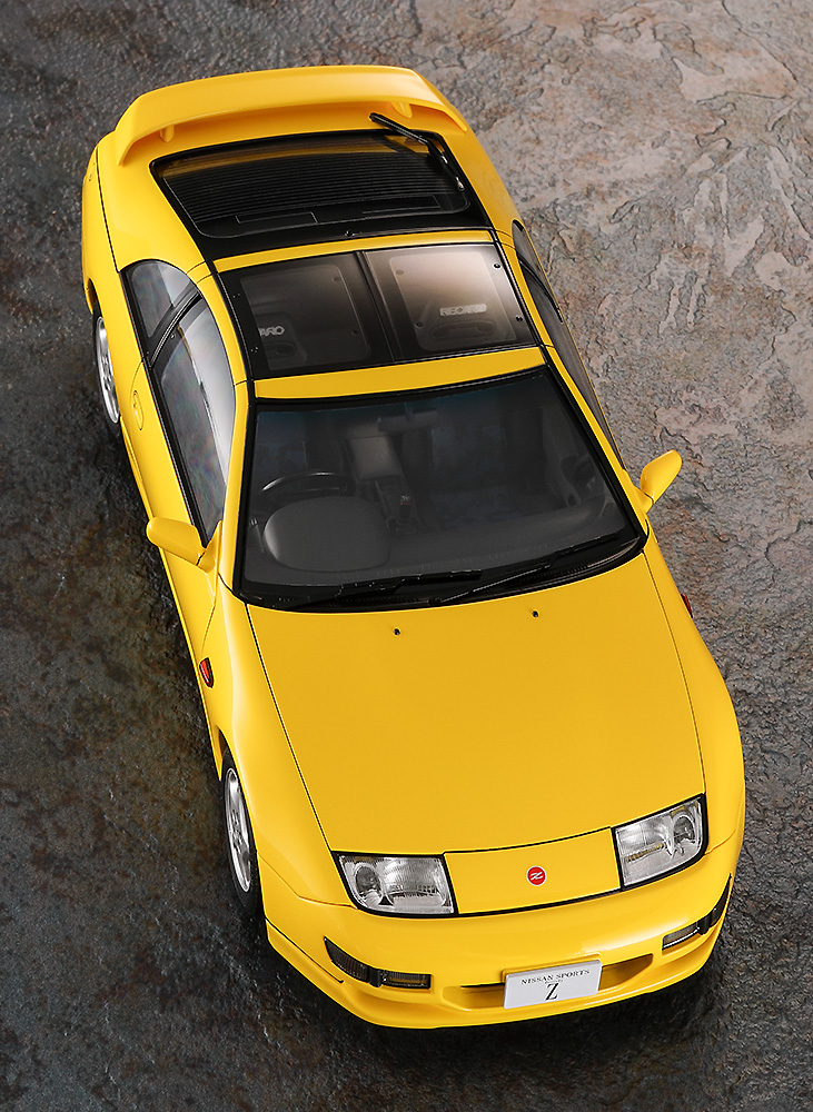 「1/24 ニッサン フェアレディZ（Z32）バージョンR ツインターボ 2by2（1998）」の完成写真。ボディカラーはイエローで成型されています。