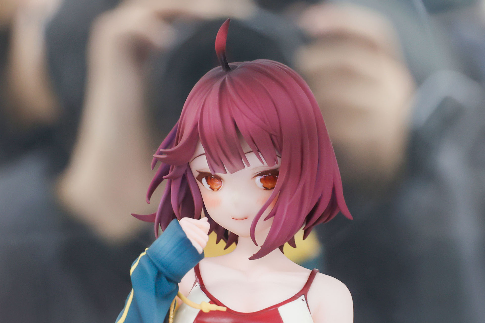 普段とは少し異なる雰囲気の表情が魅力的だ