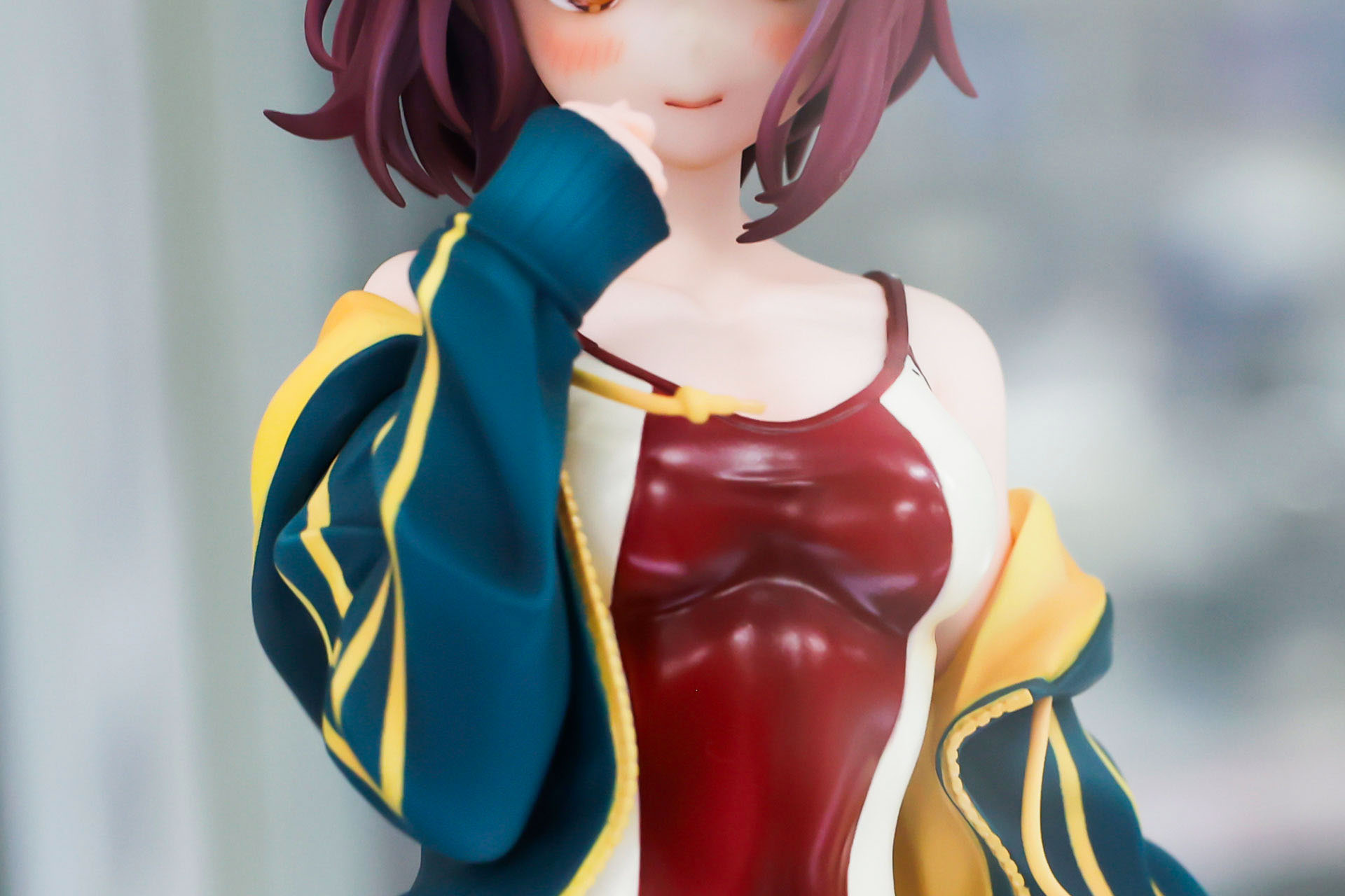 白い肌と水着の素材感の違いもよく出ている