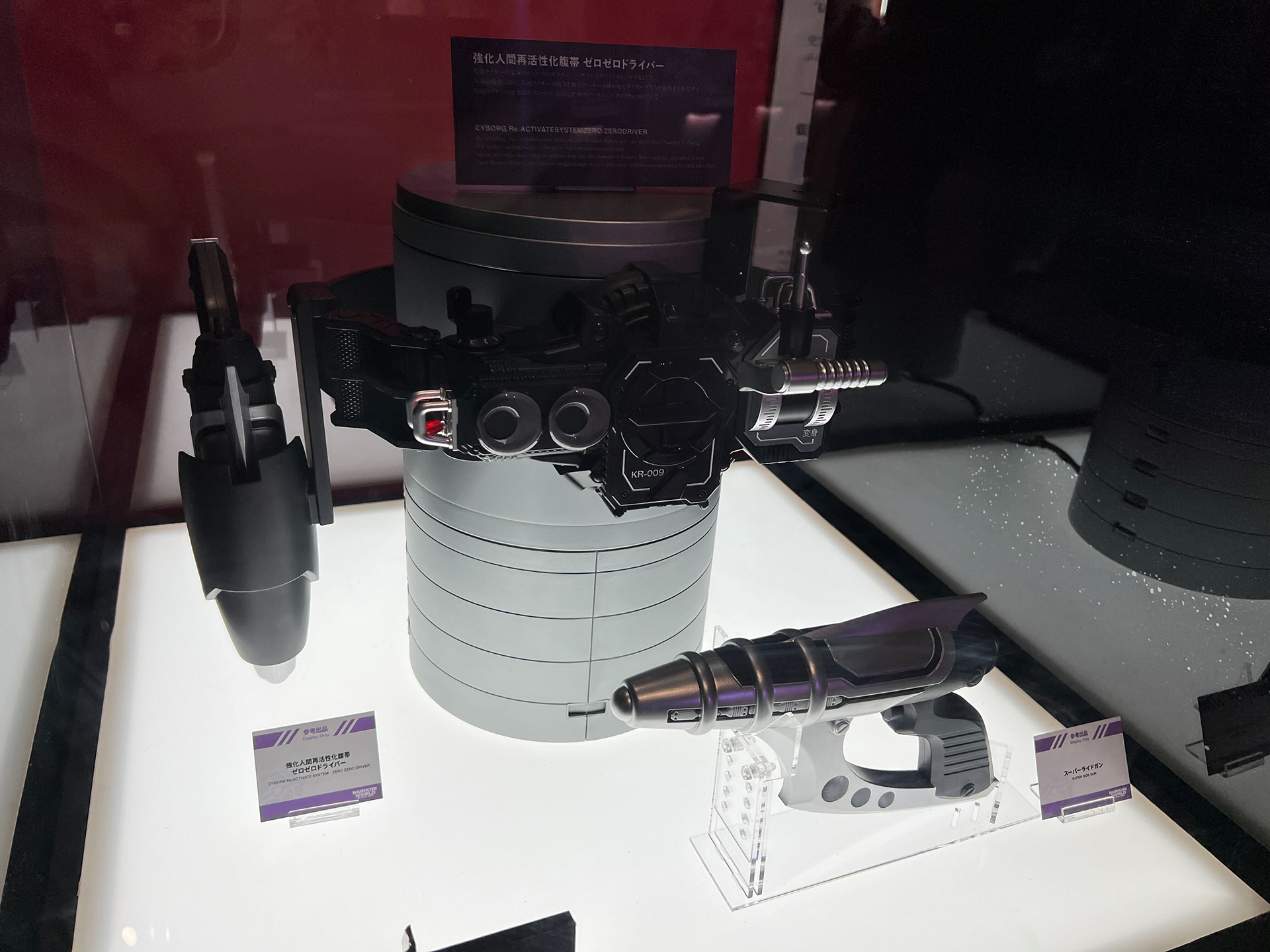 設定画や資料など、様々な情報を会場で見ることができる