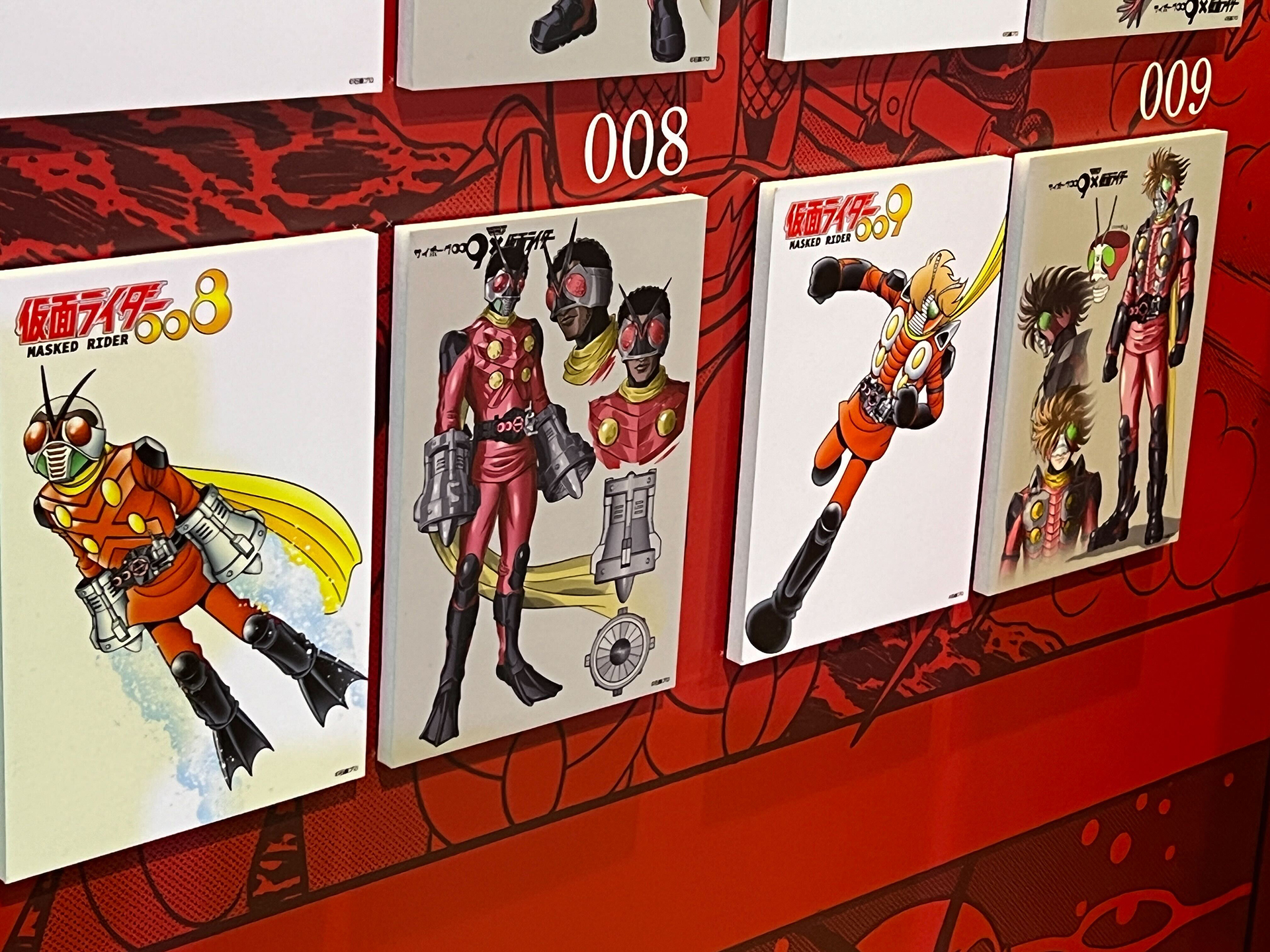 設定画や資料など、様々な情報を会場で見ることができる