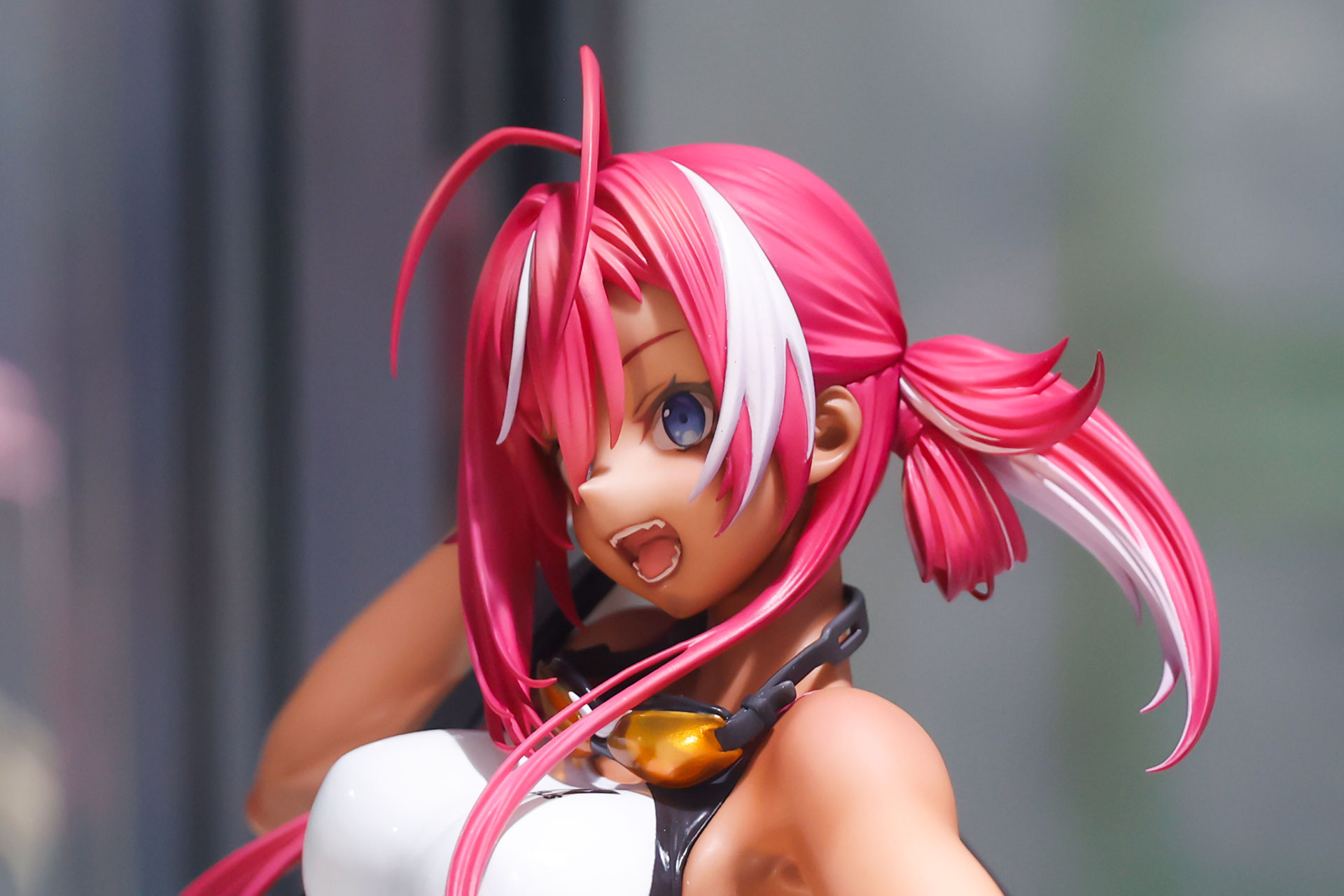 複雑な髪型だが、見事にまとめられている