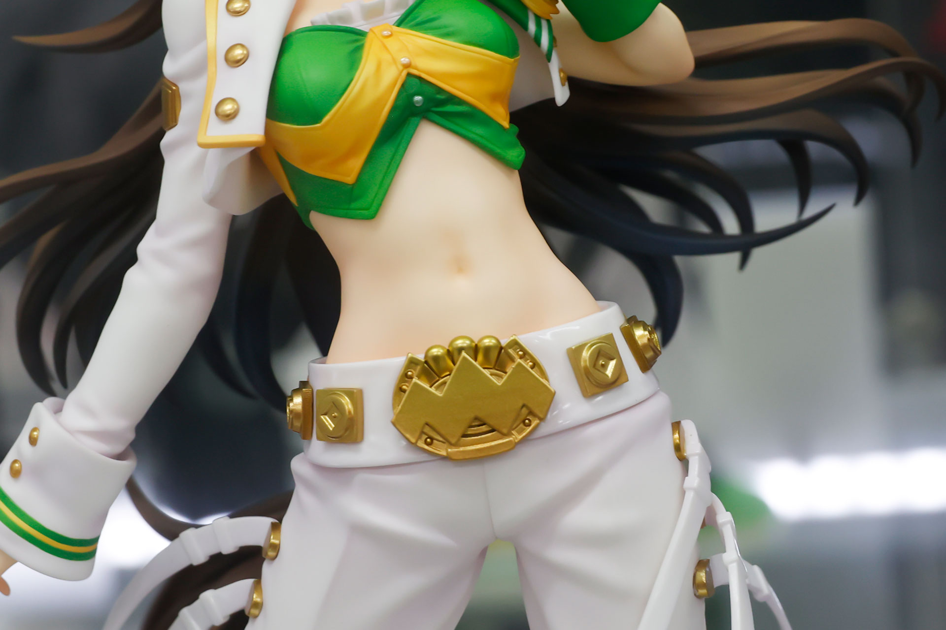 ビキニのようにウエスト周りは露出している