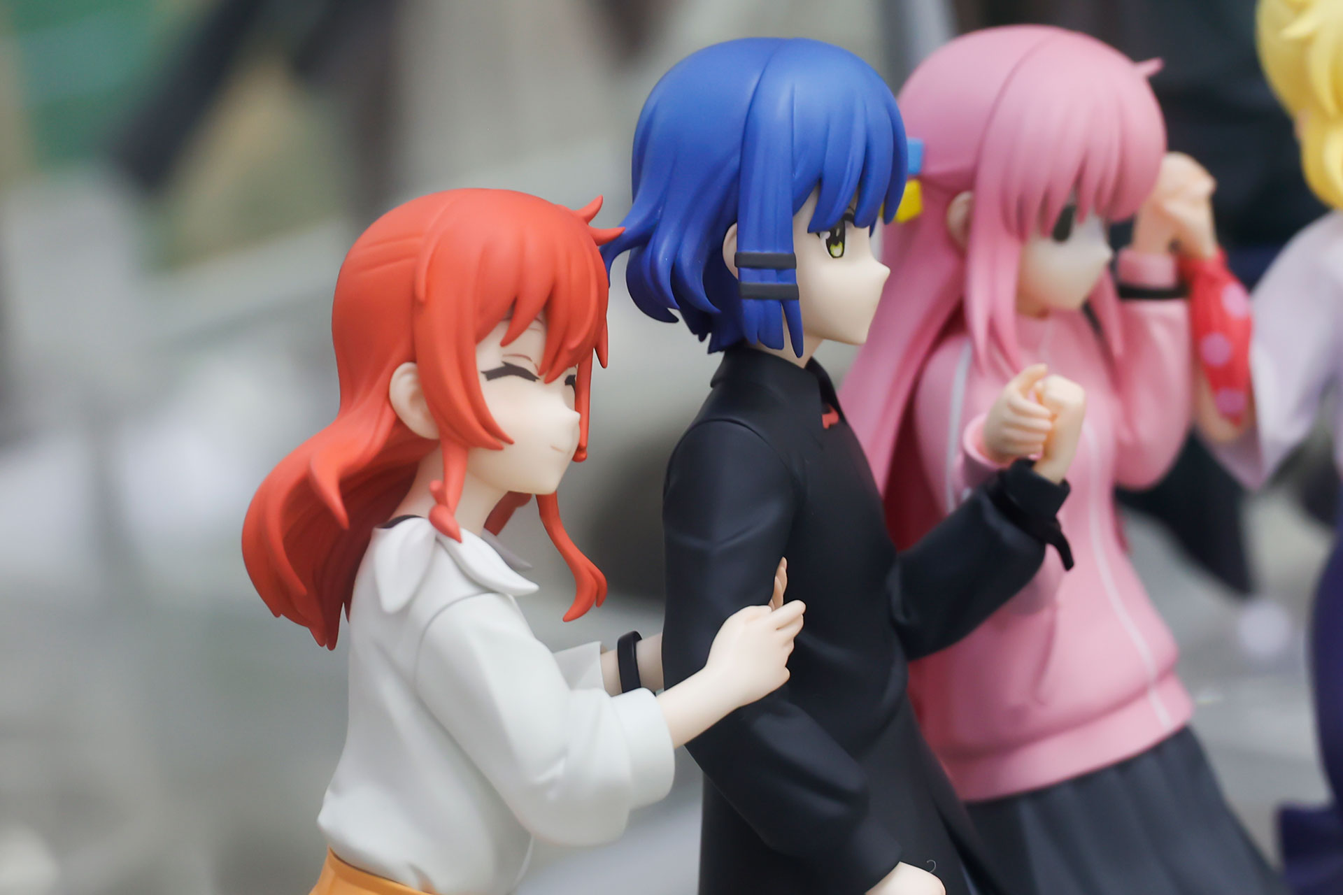 山田リョウと腕を組む喜多郁代