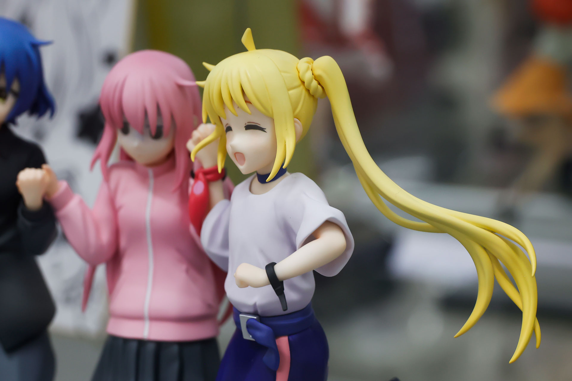 伊地知虹夏の長い髪は、ふんわりと舞い上がっている