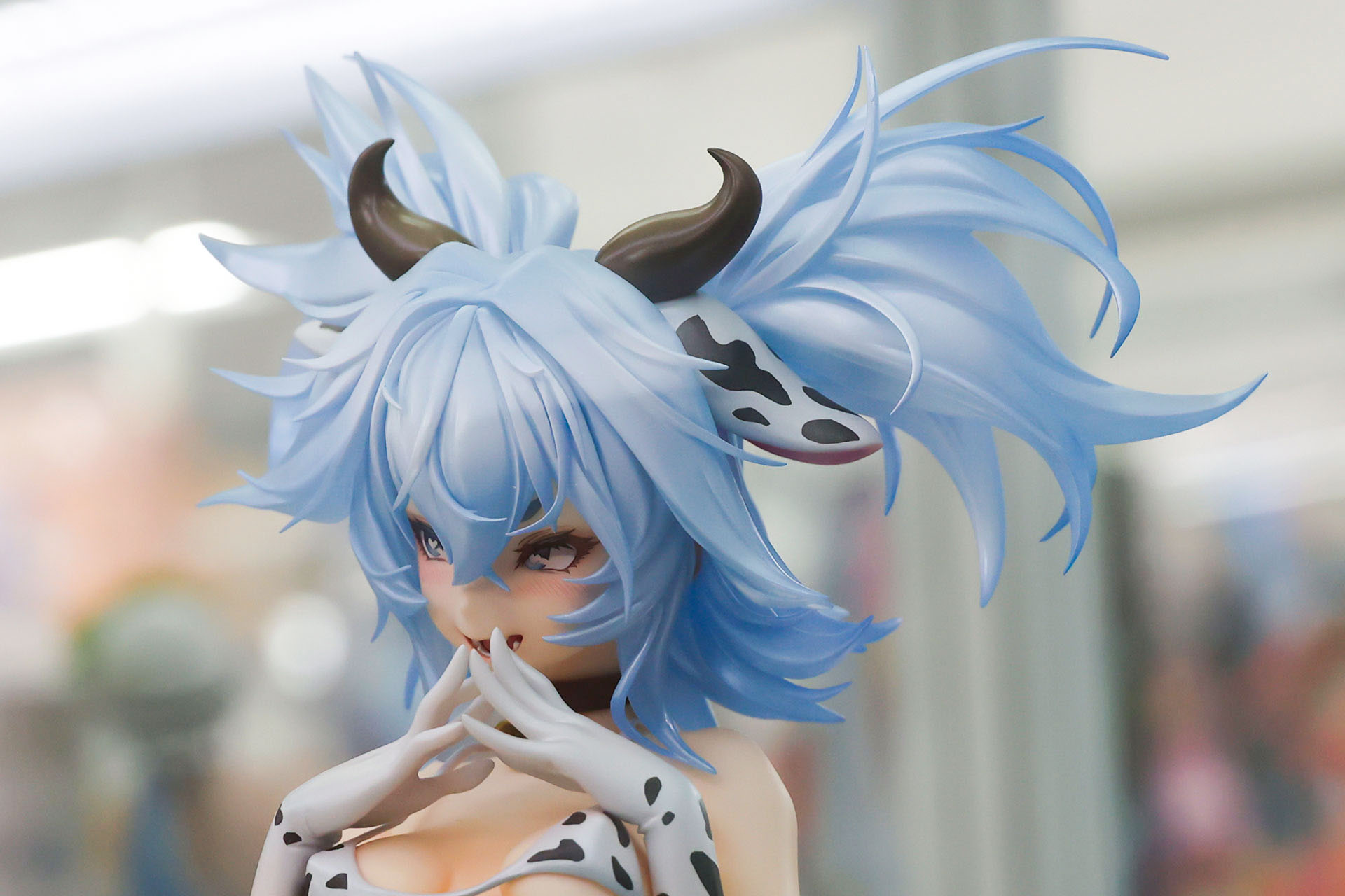 牛の角や耳も再現されている