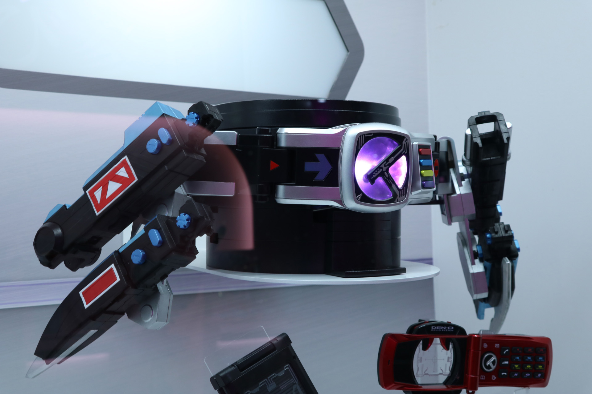 「CSMデンガッシャー」は「CSMデンオウベルト＆ケータロスver.2」に携行可能