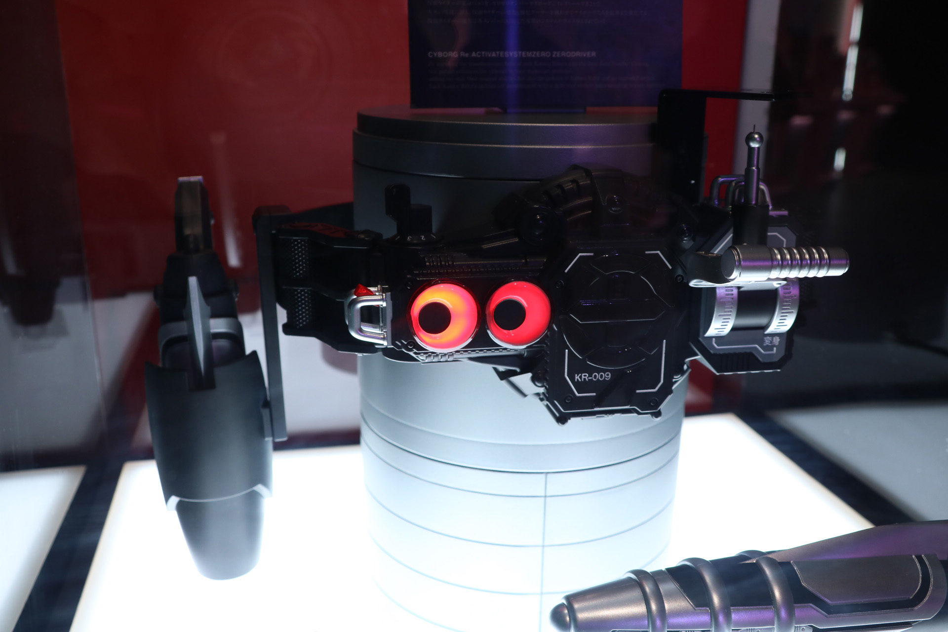 発光ギミックでゼロゼロナンバーを表示