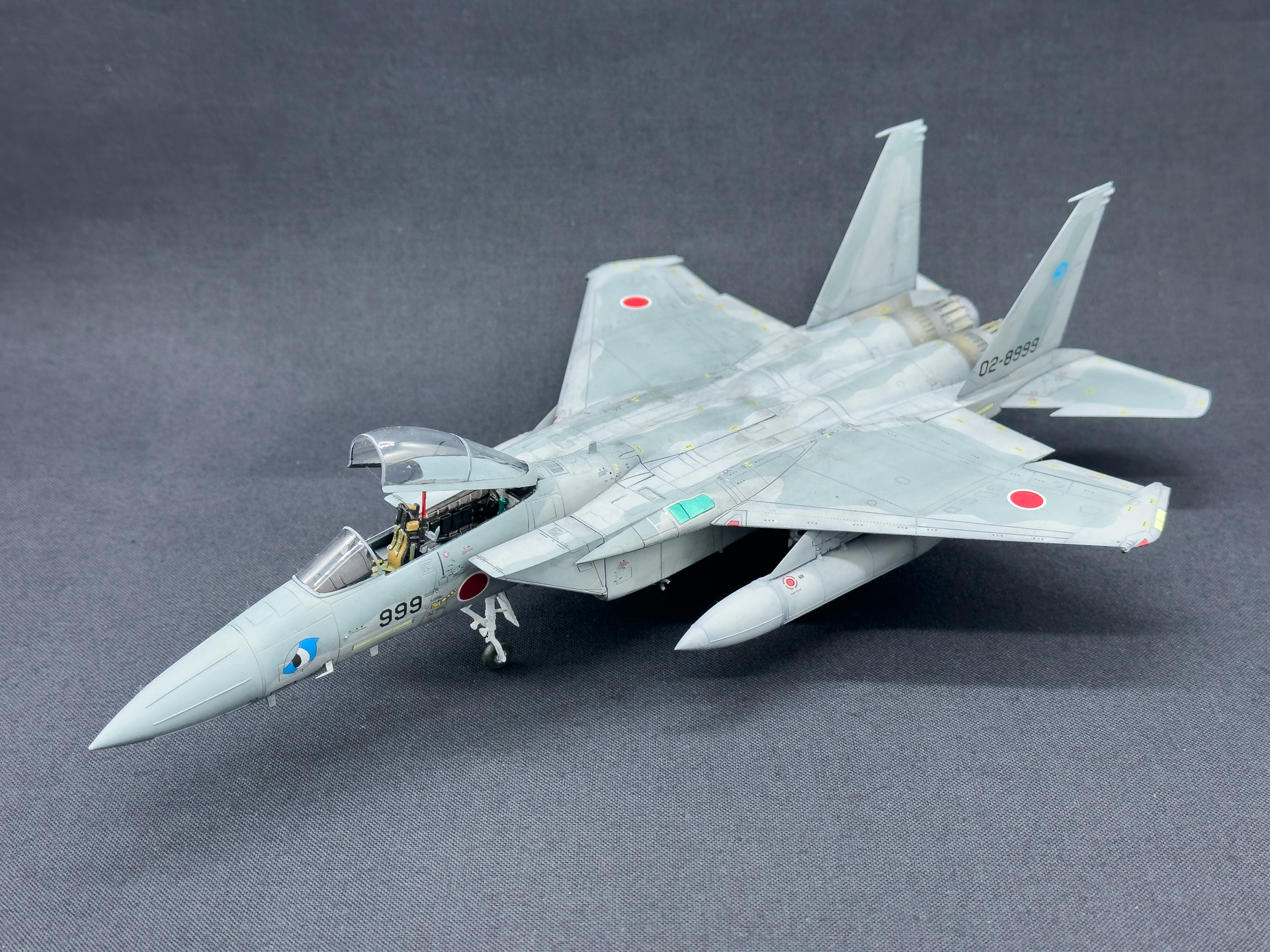 筆者が以前作成したプラッツ製「ひそねとまそたん 1/72 航空自衛隊 F-15J まそたんF形態」のファレホによる全塗装作例。エアブラシを使用することでグラデーション表現も可能です。