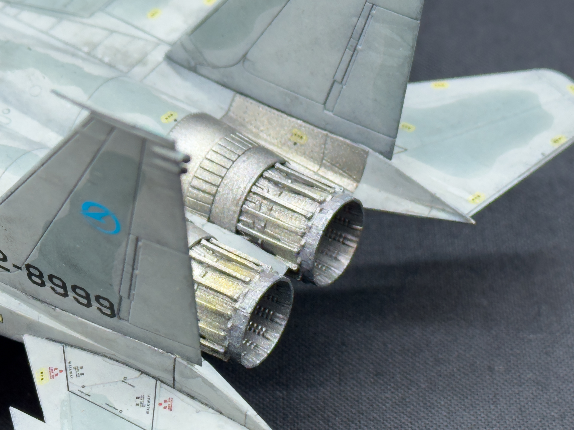 ノズルの焼け表現もグラデーション塗装で再現しました。