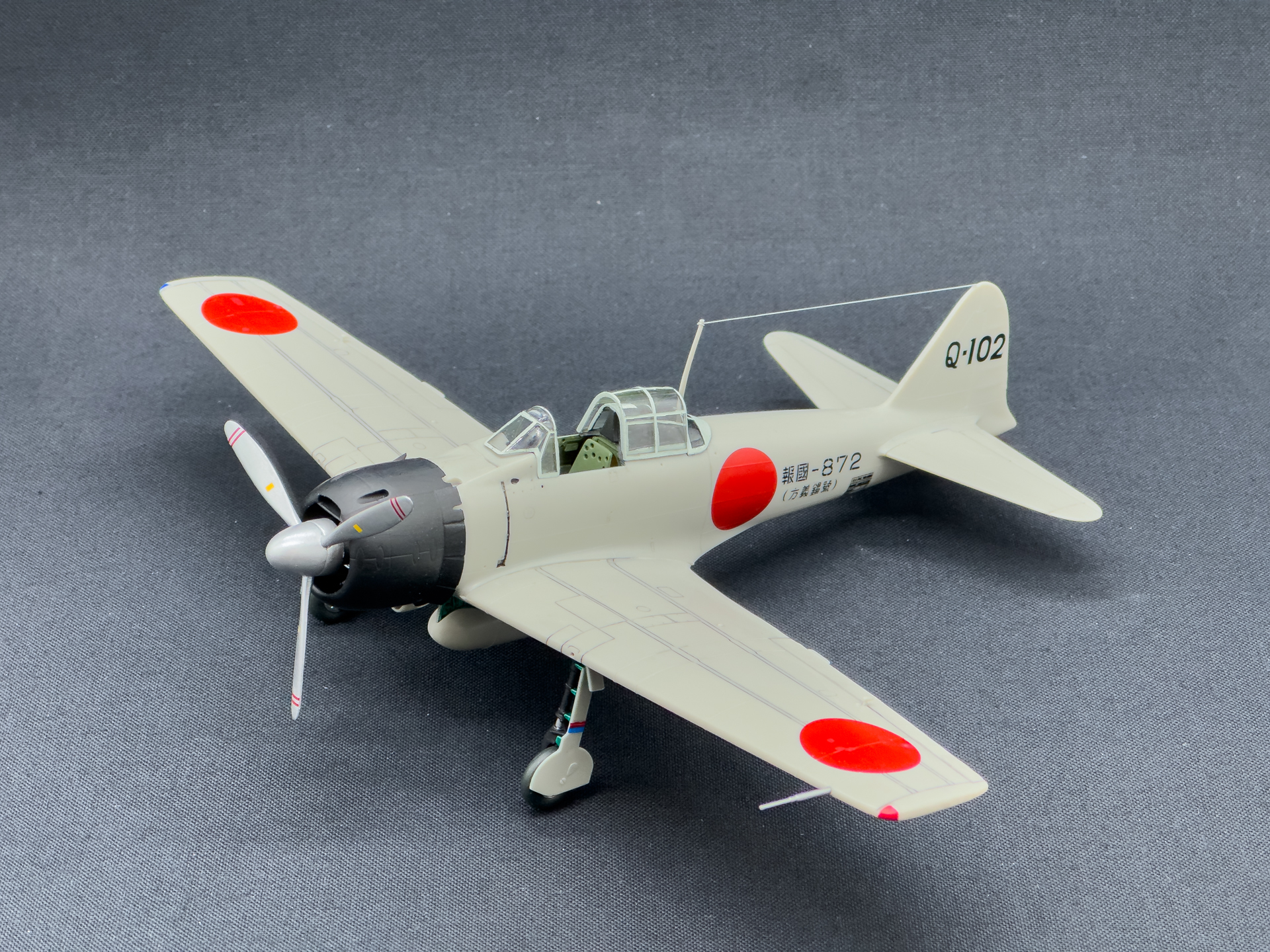 完成した零戦32型。部分塗装を行なうだけで印象がガラリと変わります。