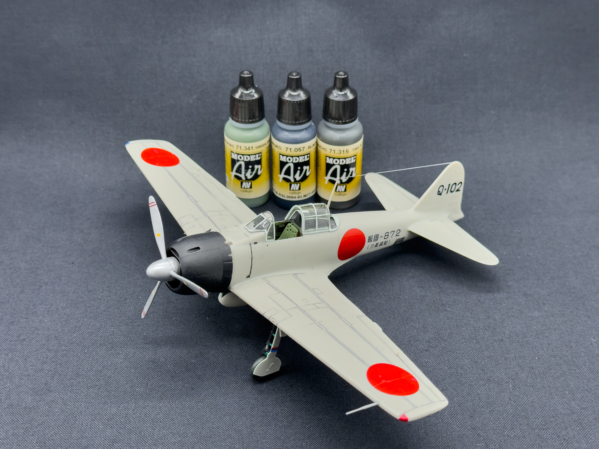 ファレホ塗料の筆塗り部分塗装のみで仕上げたタミヤの「1/48 海軍零式艦上戦闘機32型」