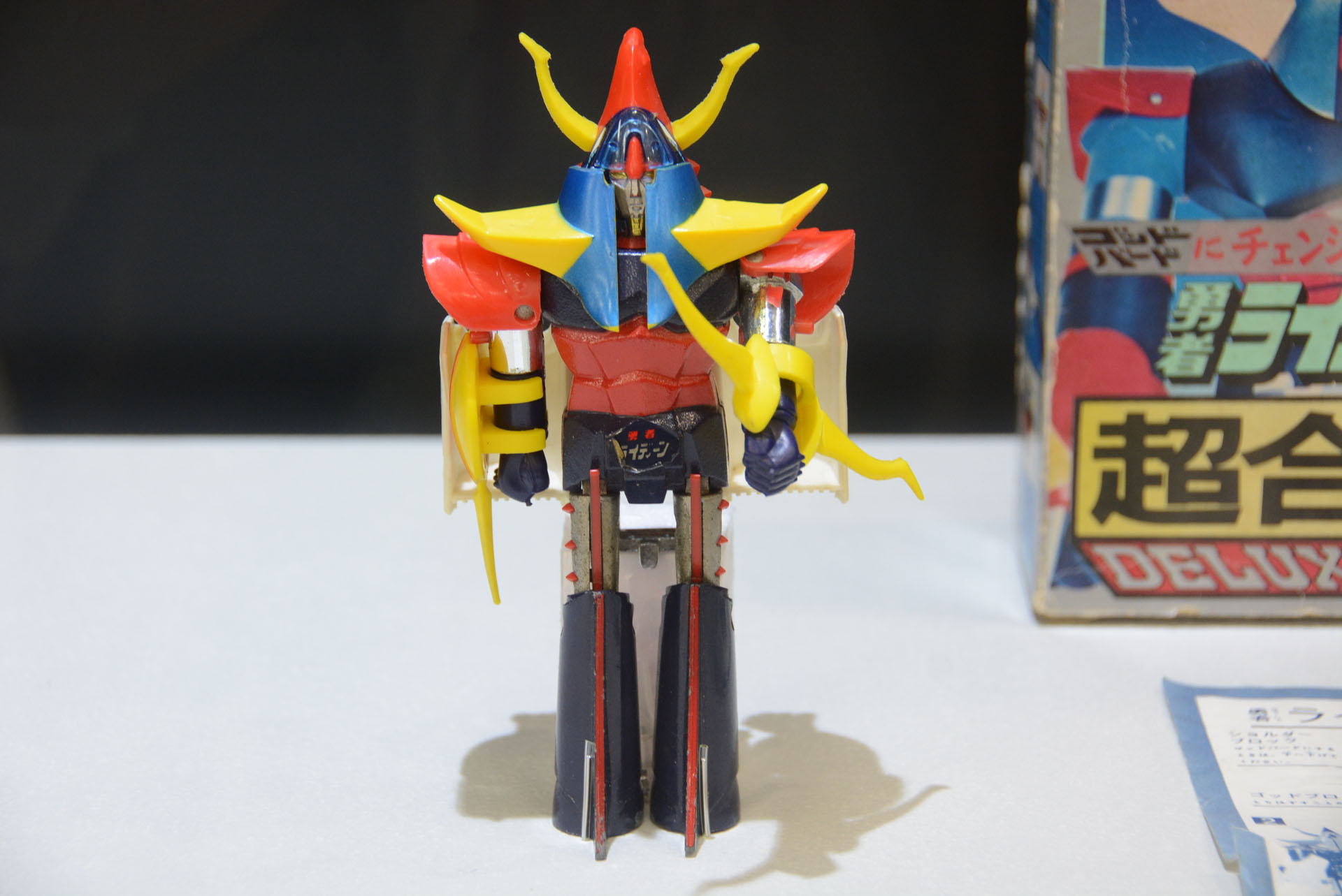 初の変形ロボ玩具「超合金ライディーン」