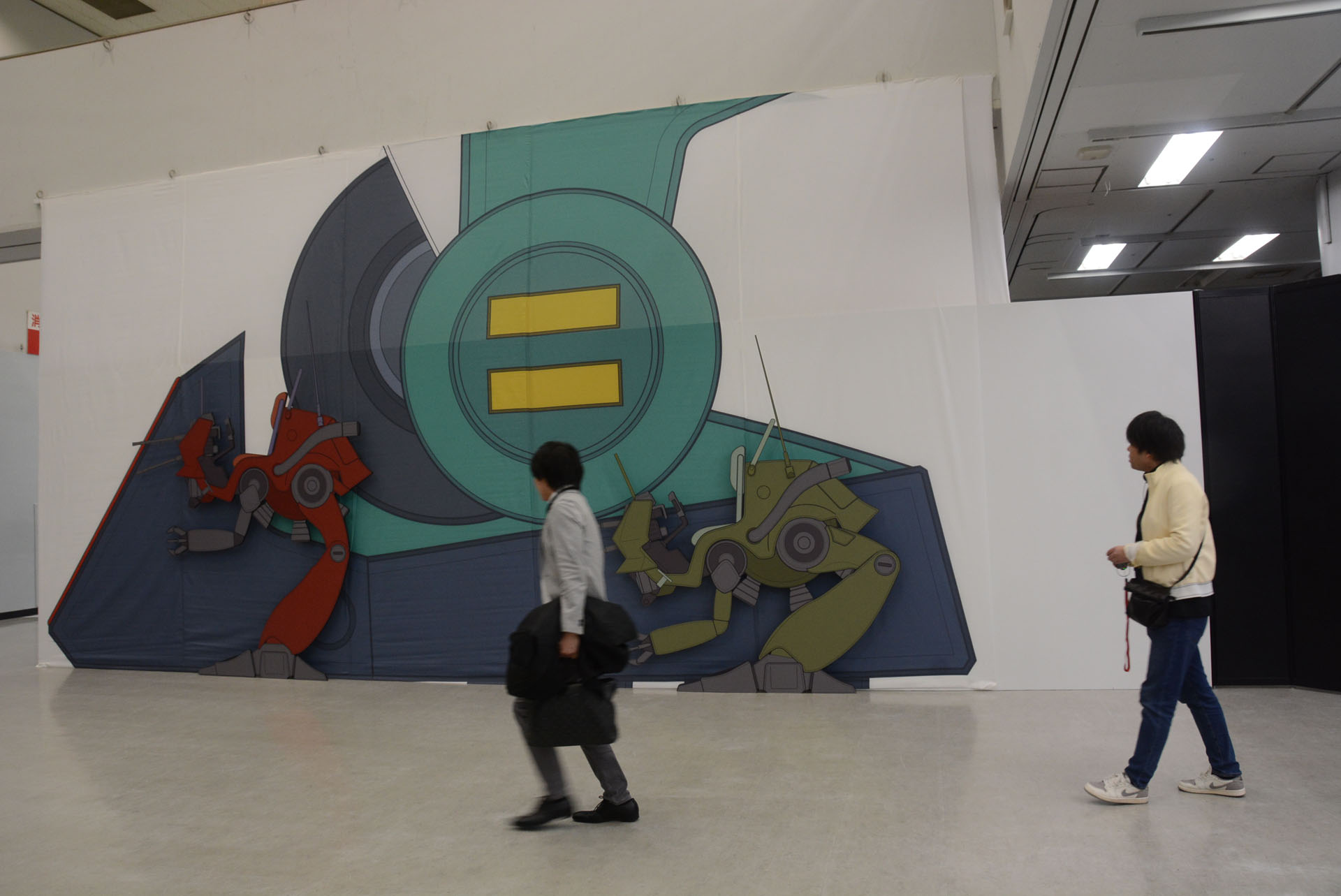 「戦闘メカ ザブングル」のウォーカーマシンの実物大展示。主役メカ・ウォーカーギャリアは足しか見えない