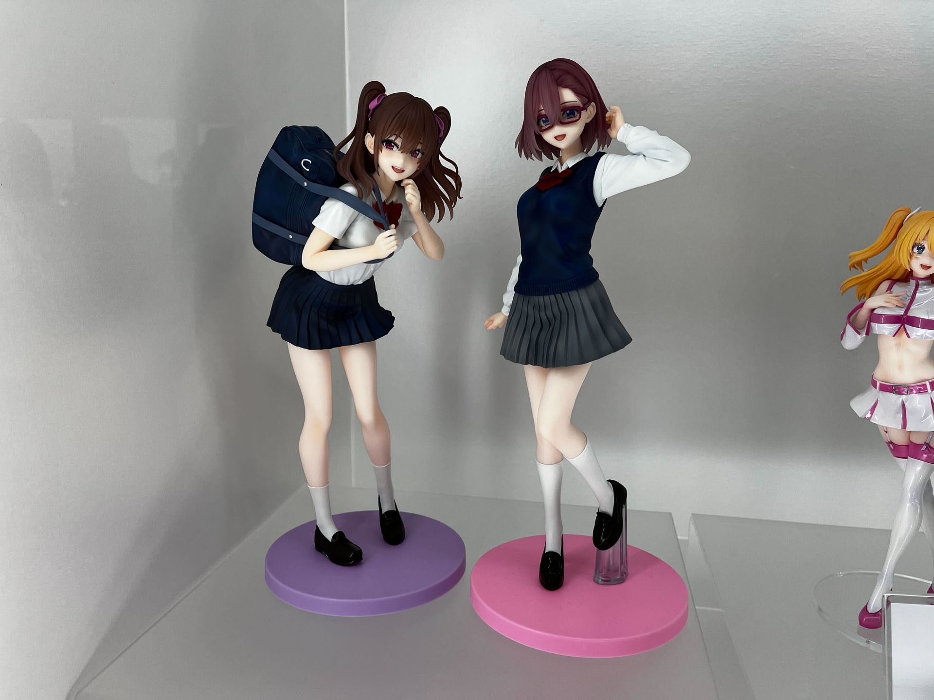 「TENTOL TALL 橘美花莉」、2025年6月発売、価格は10,450円。「TENTOL TALL 天乃リリサ」、2025年5月発売、価格は10,450円