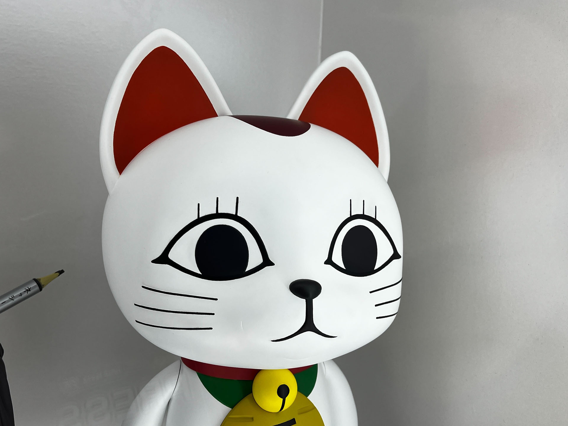「ターボババア(招き猫)　1/1スケールソフビフィギュア」、2025年9月発売、価格は21,780円