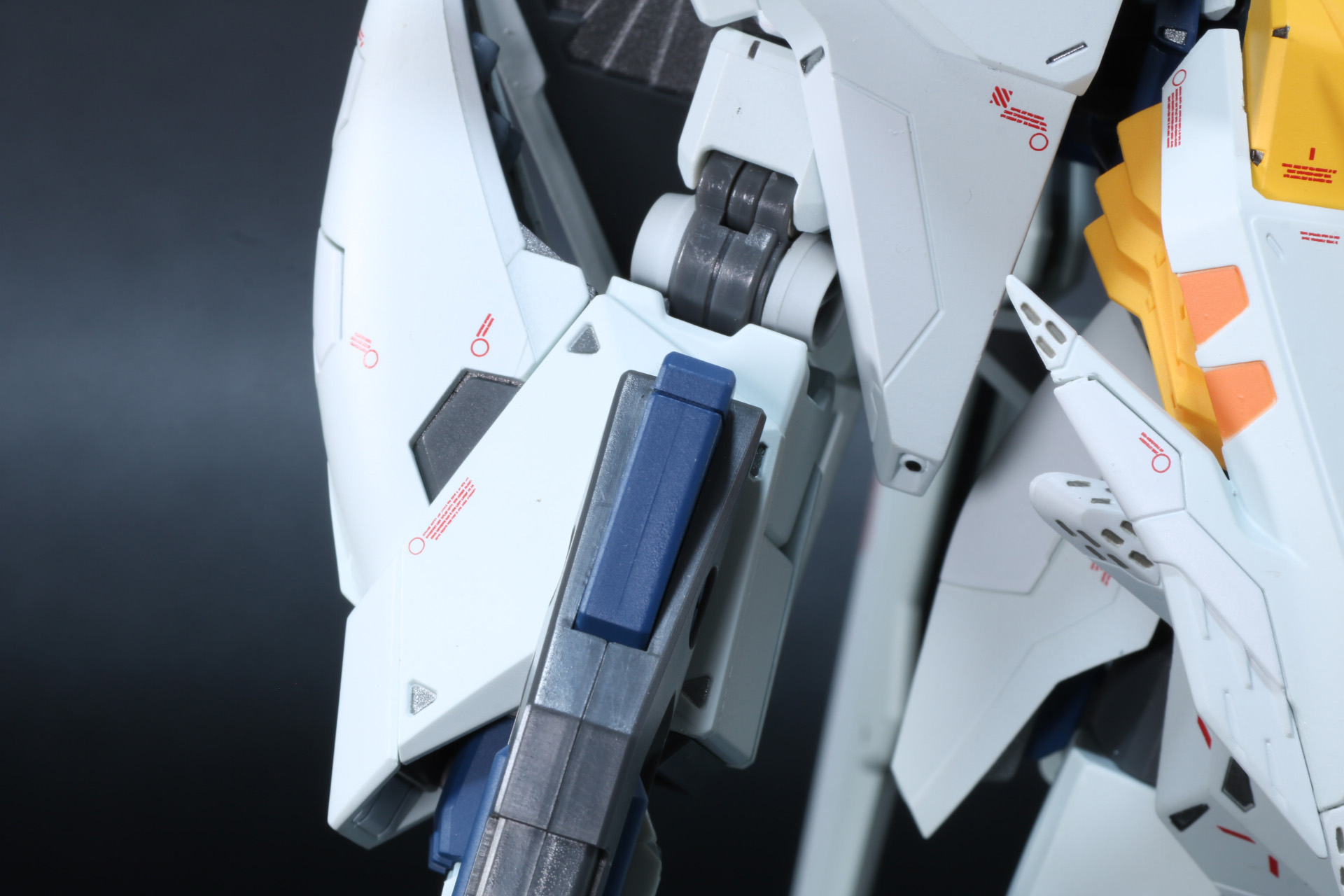 ビーム・ライフルにEパックを装着することができる