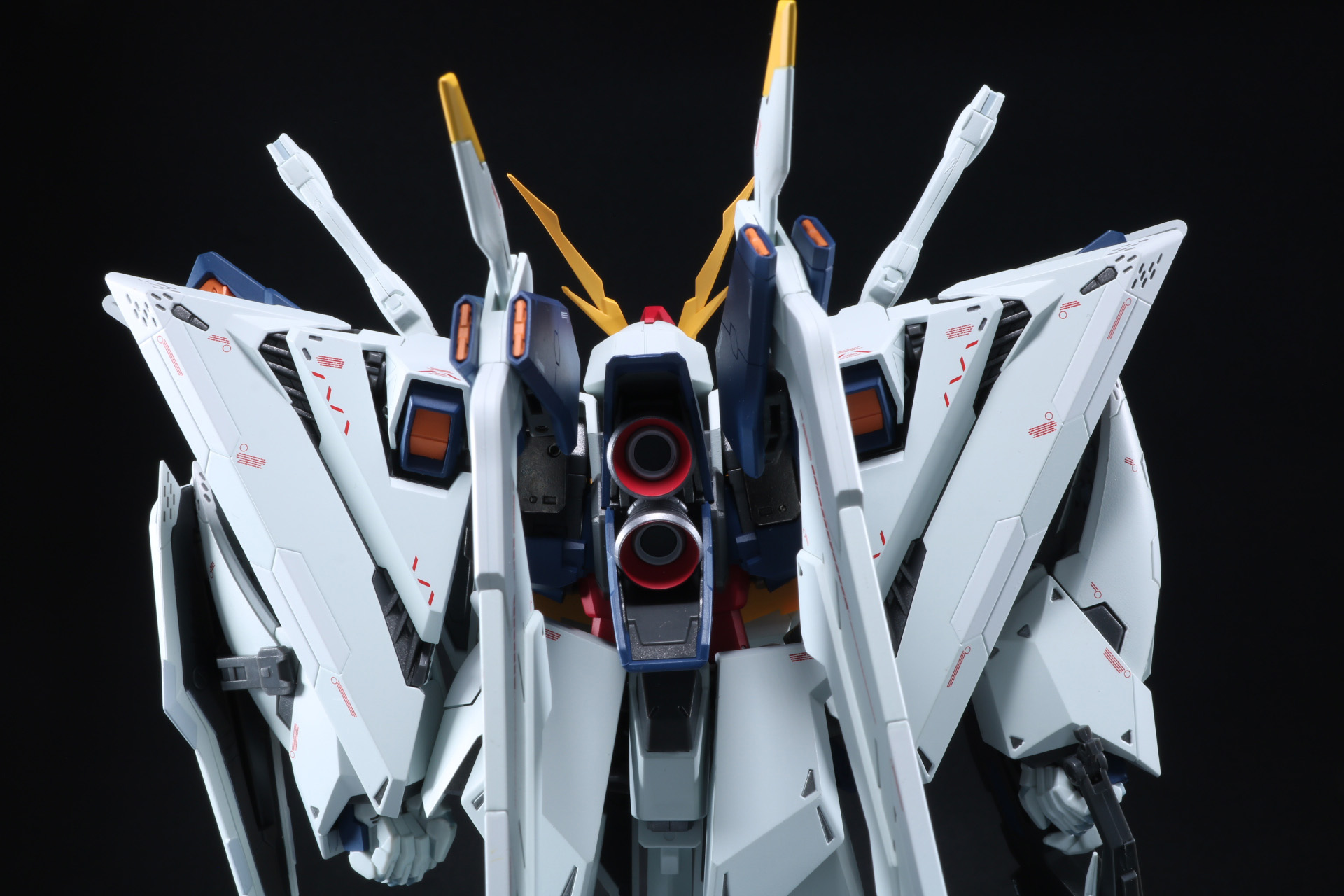 背面ノズルは巨大で、内側にも塗装がされている