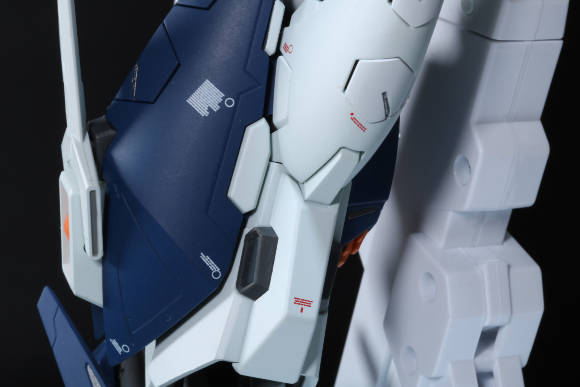 細かい部分にまで塗装が施され、情報密度の高さがうかがえる