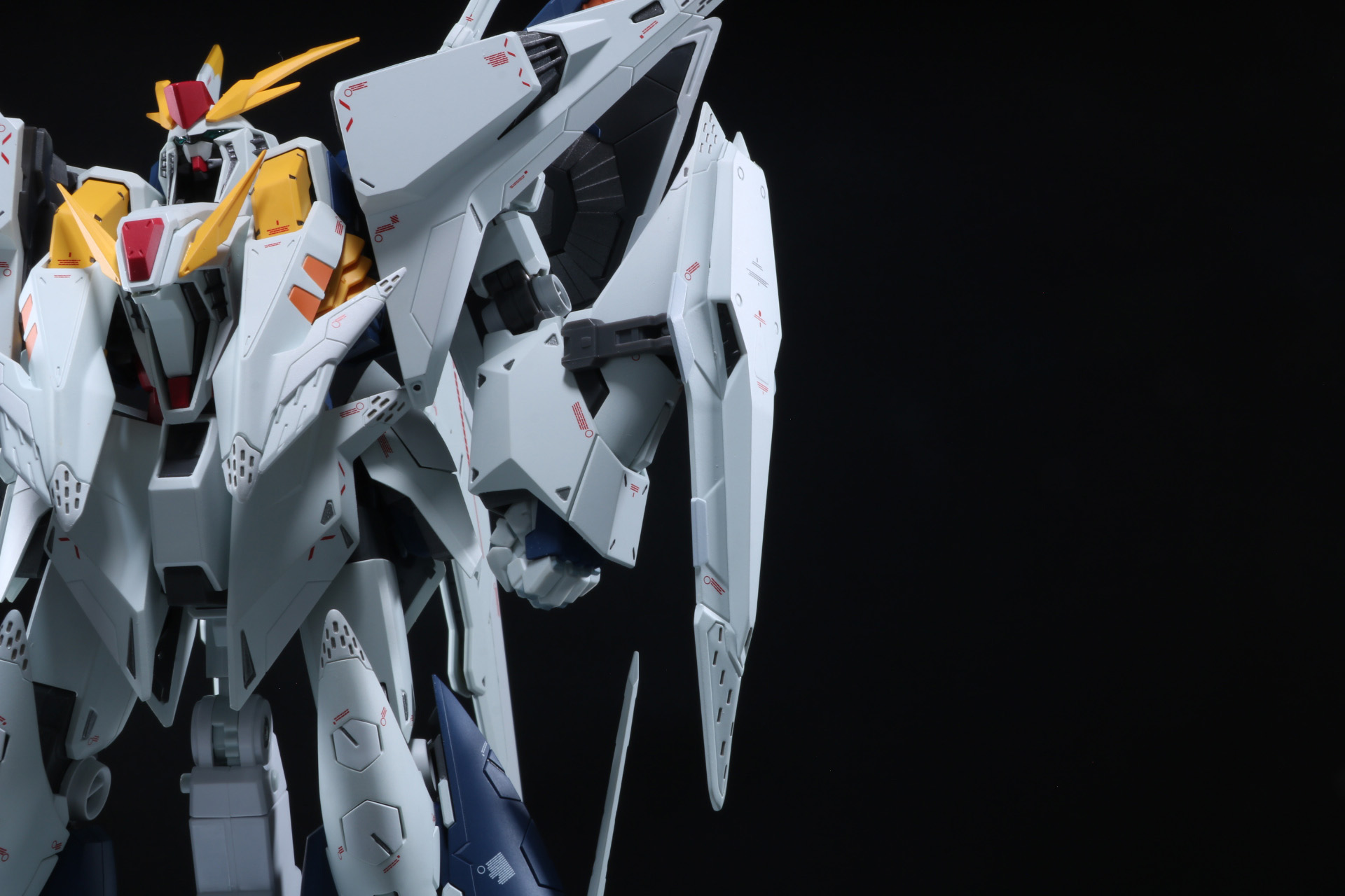 シールドも独自可動で表情付けが可能