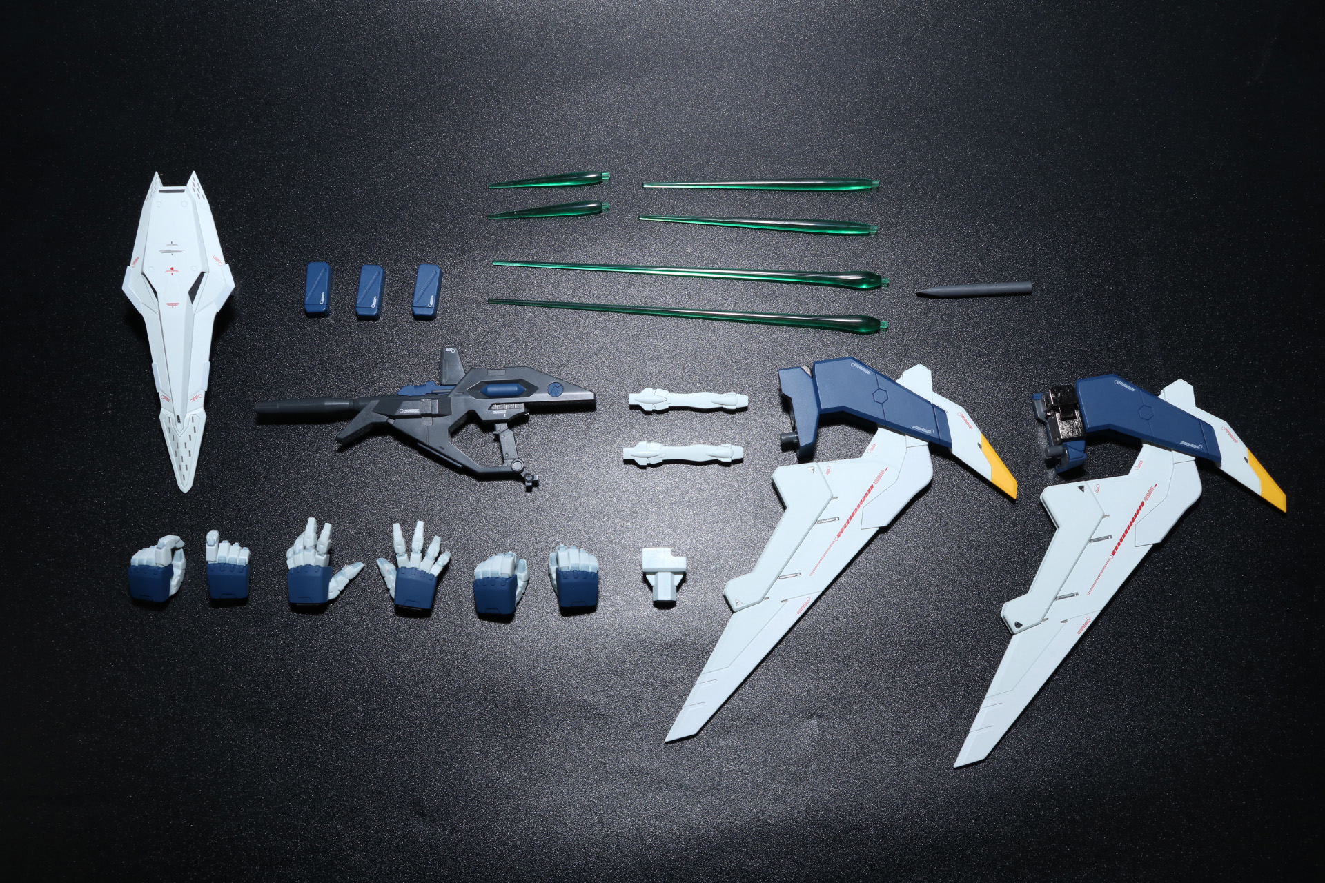 ビーム・ライフル、シールド、ビーム・サーベル柄、エフェクトパーツ各種、交換用手首各種、翼パーツ、Eパック、ディスプレイジョイント、補助棒