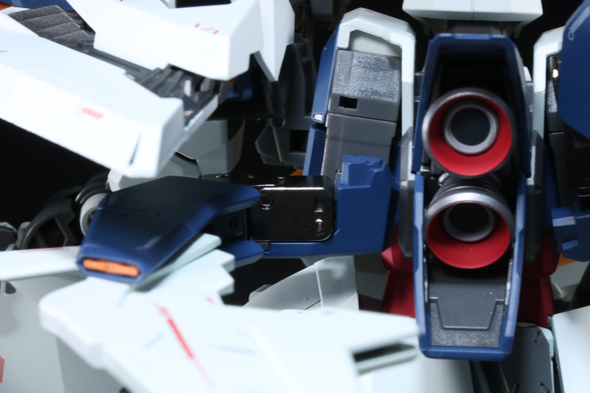 ダイキャスト部分をスライド