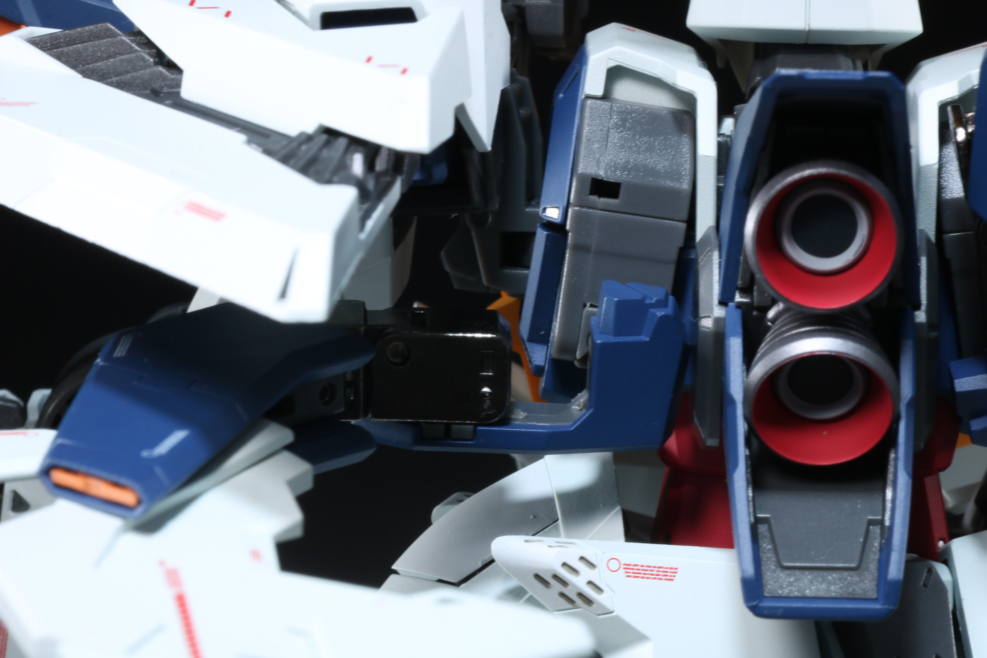 ダイキャスト部分をスライド