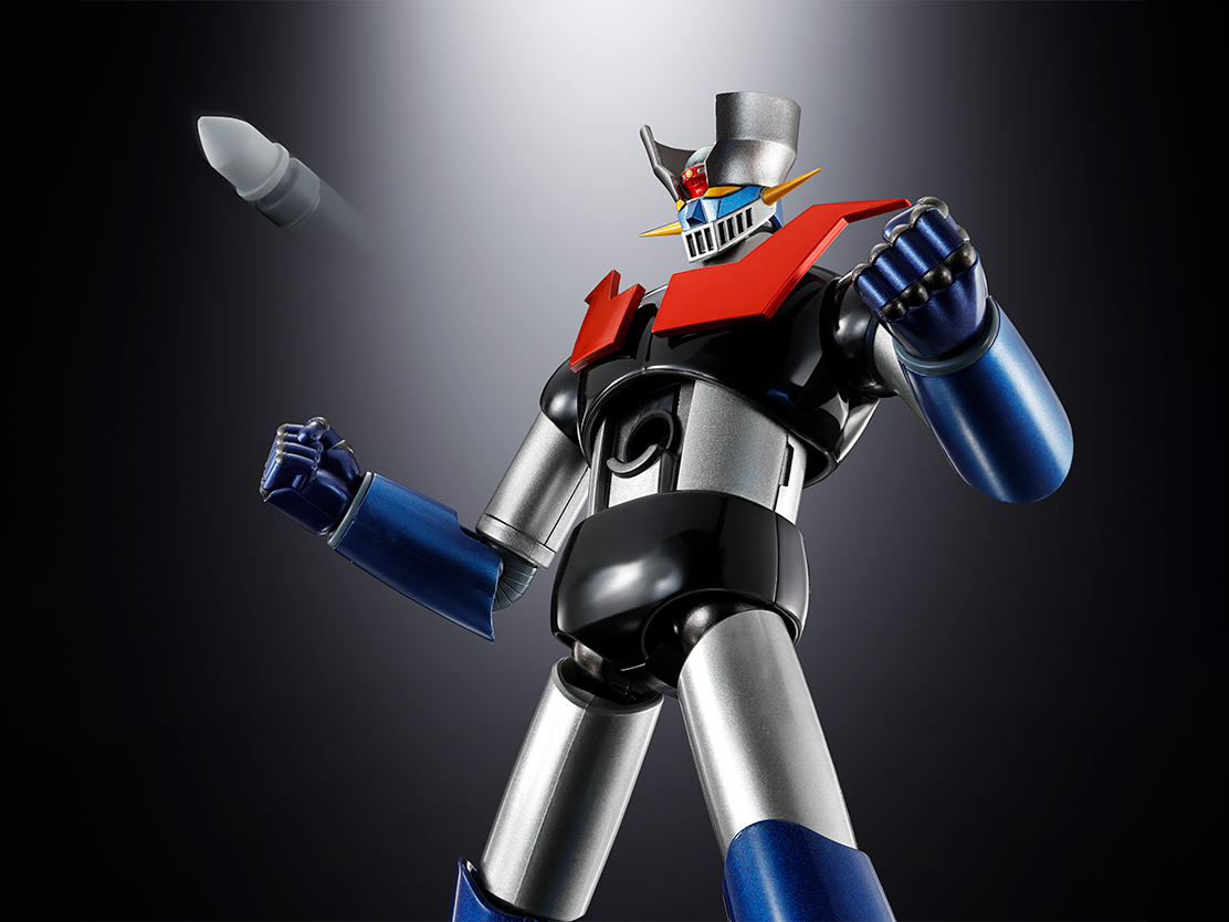 「超合金魂 GX-111 グレートマジンガー 革進 -KAKUMEI SHINKA-」（別売り）と並び立つGX-117 マジンガーZ（強化型）革進