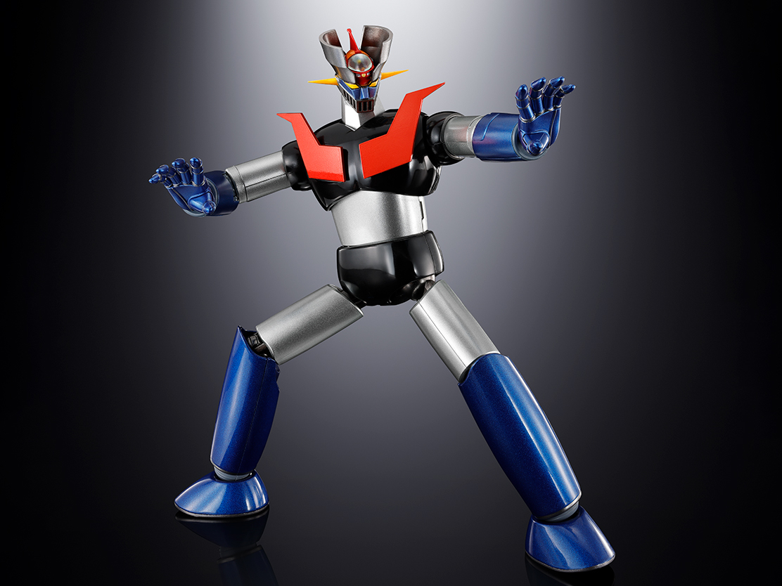 「超合金魂 GX-111 グレートマジンガー 革進 -KAKUMEI SHINKA-」（別売り）と並び立つGX-117 マジンガーZ（強化型）革進