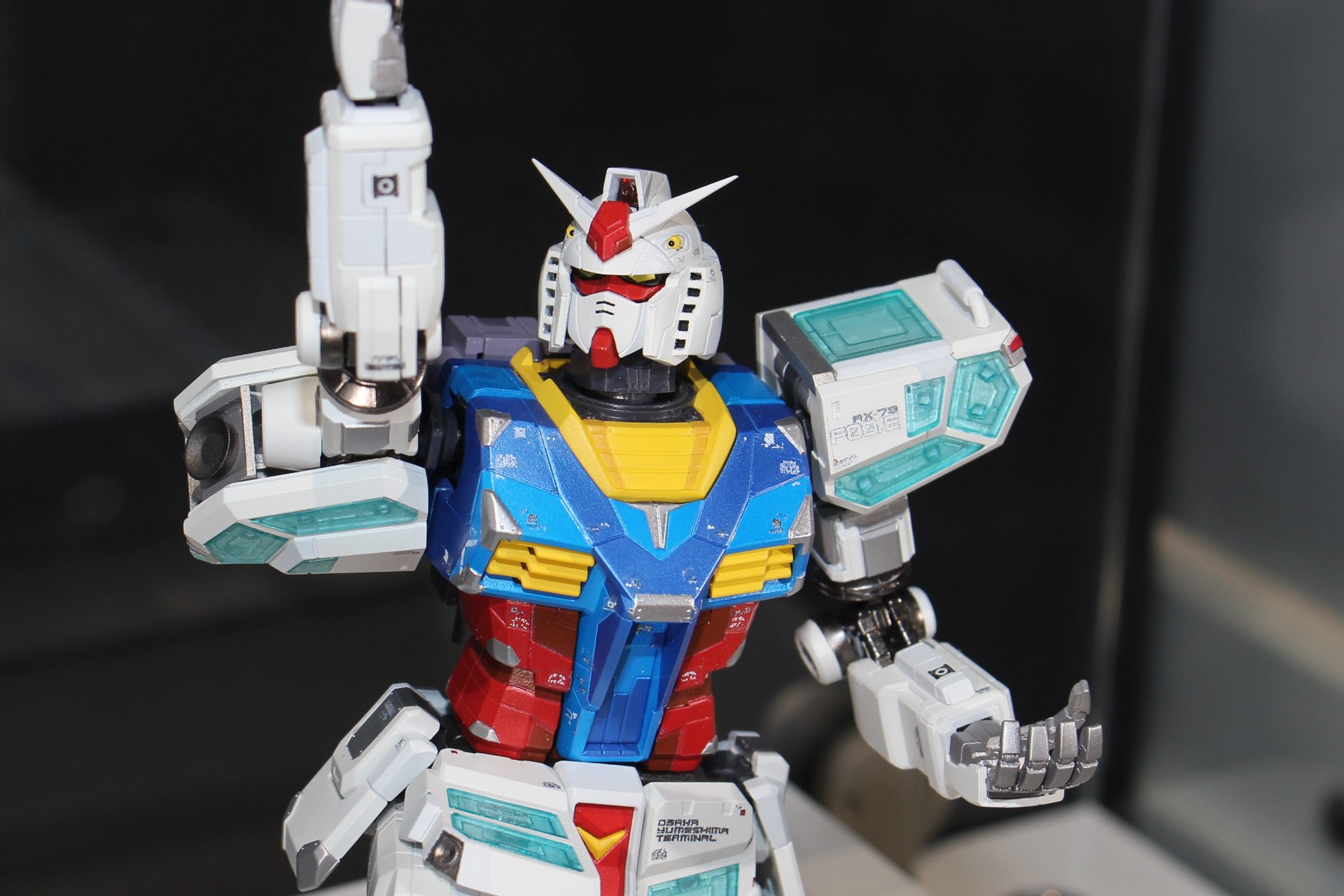 像はこのポーズだが、商品はフル可動するアクションフィギュアとなる