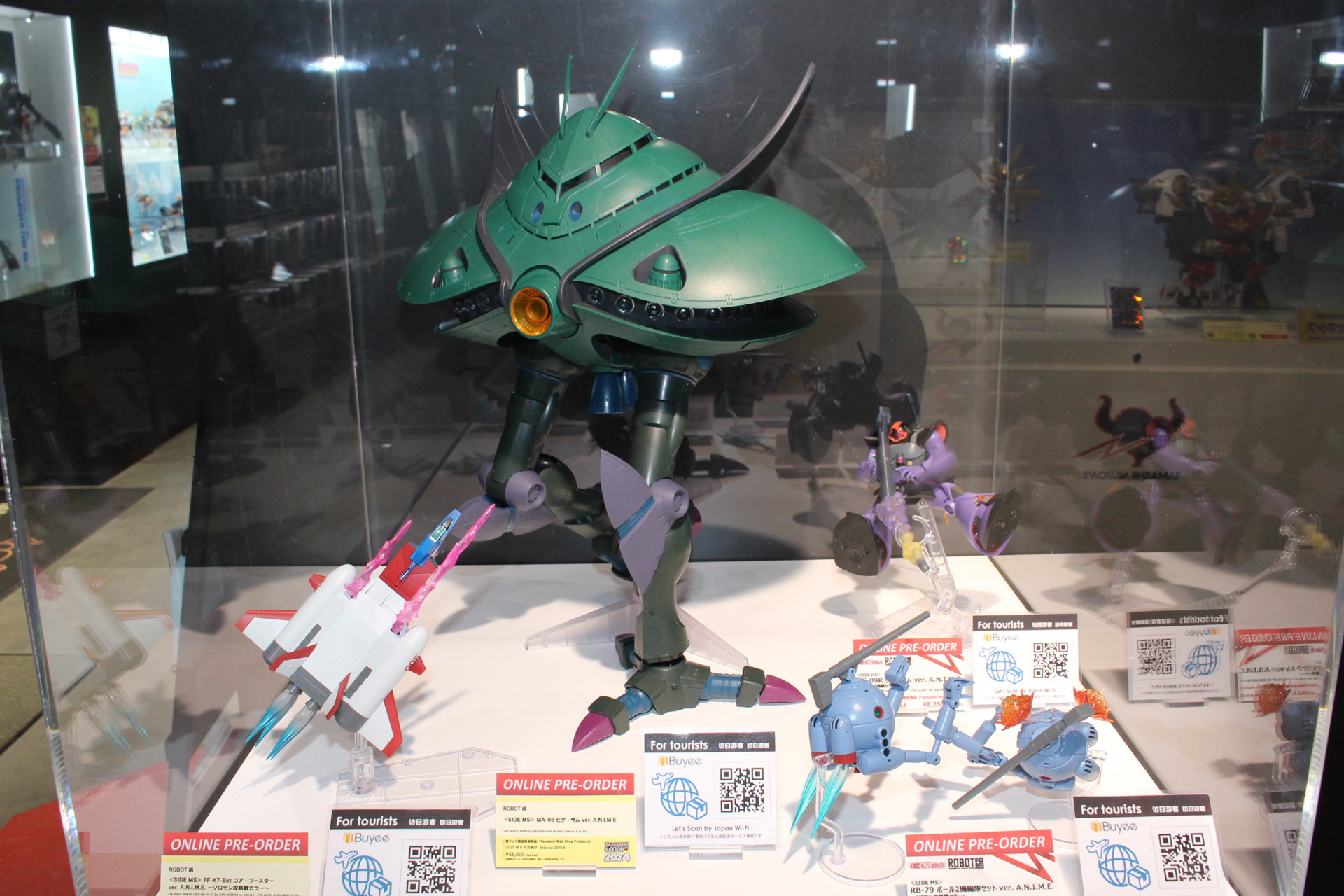 TAMASHII NATIONS STORE TOKYOの展示コーナーには、ビグ・ザムのほか、「ソロモン攻略戦カラー」として発売されるROBOT魂関連アイテムが並べられていた