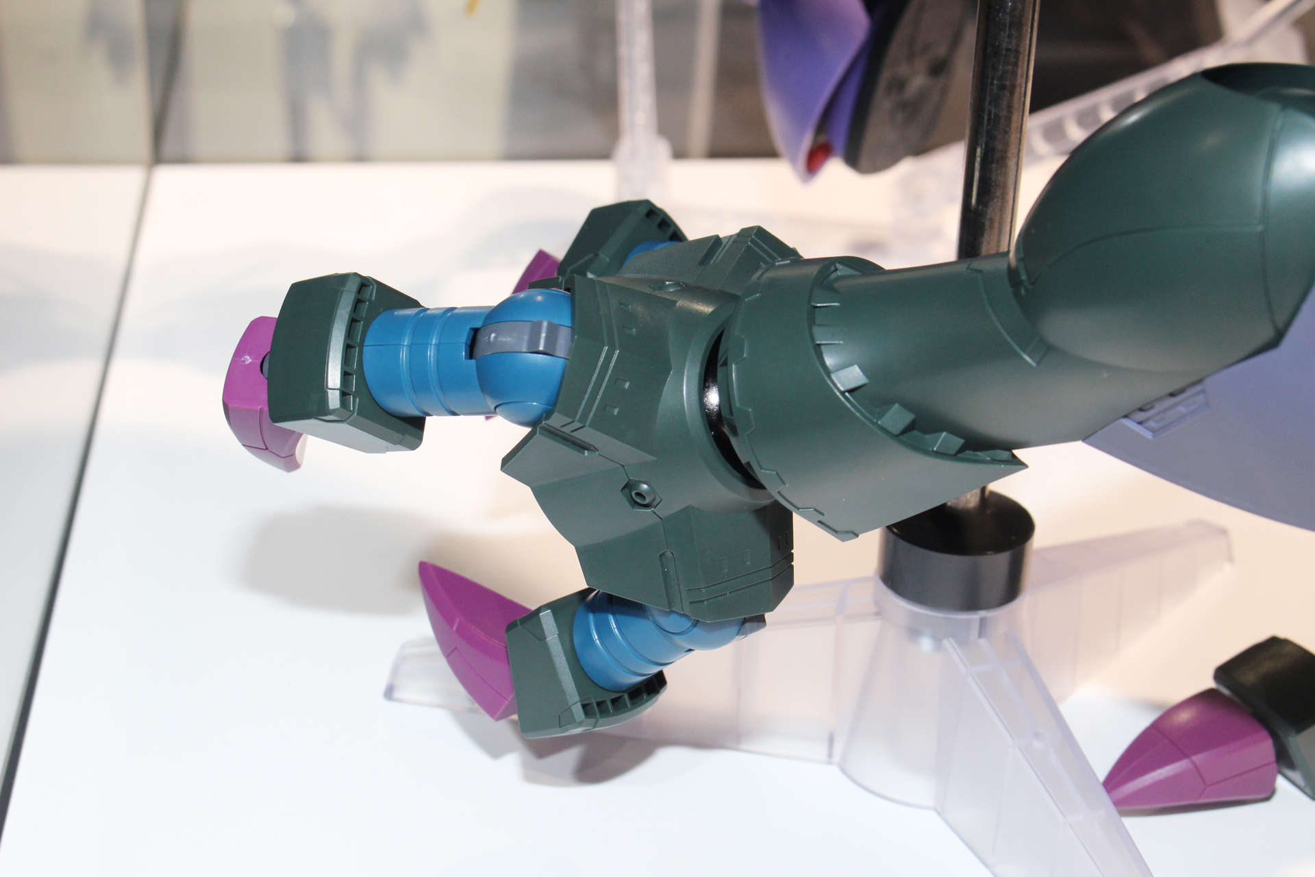 脚部先端は全て可動する