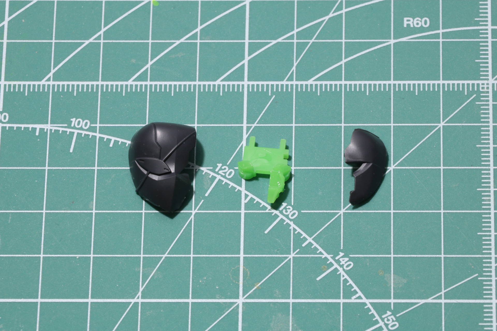 「眼帯タイプ」フェイスパーツの組み立て