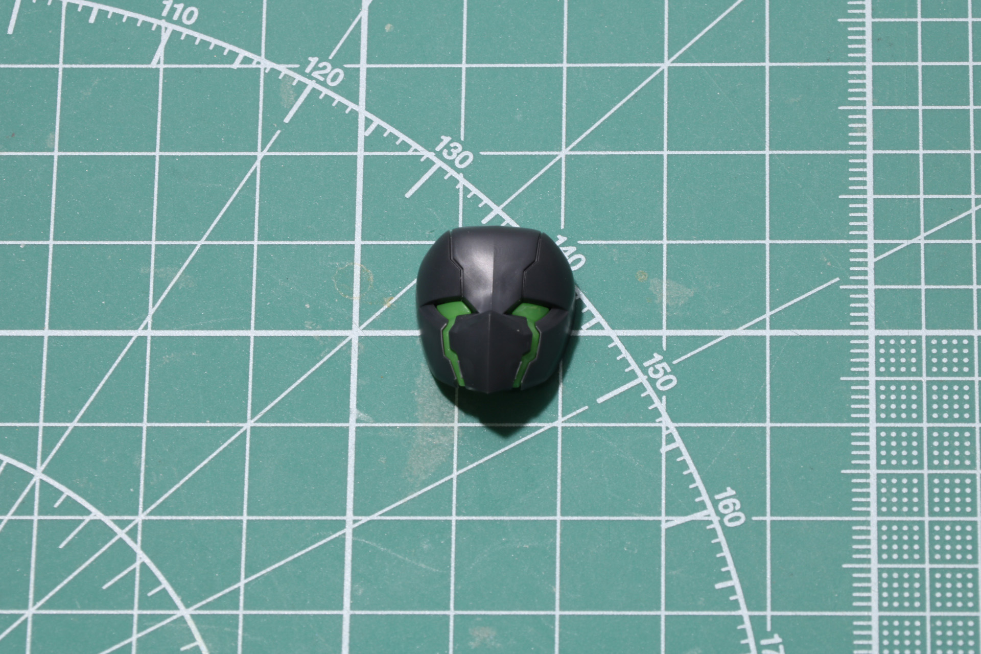 「両目開眼タイプ」フェイスパーツの組み立て