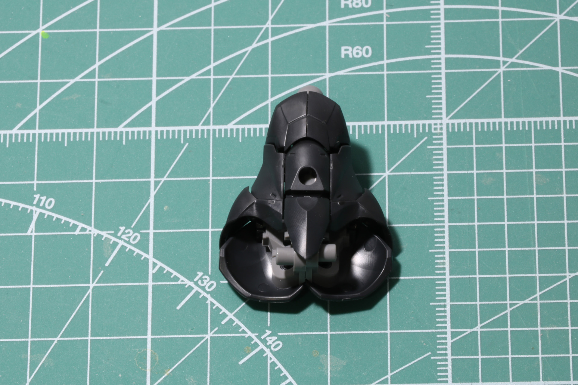 腹部、腰部パーツの組み立て