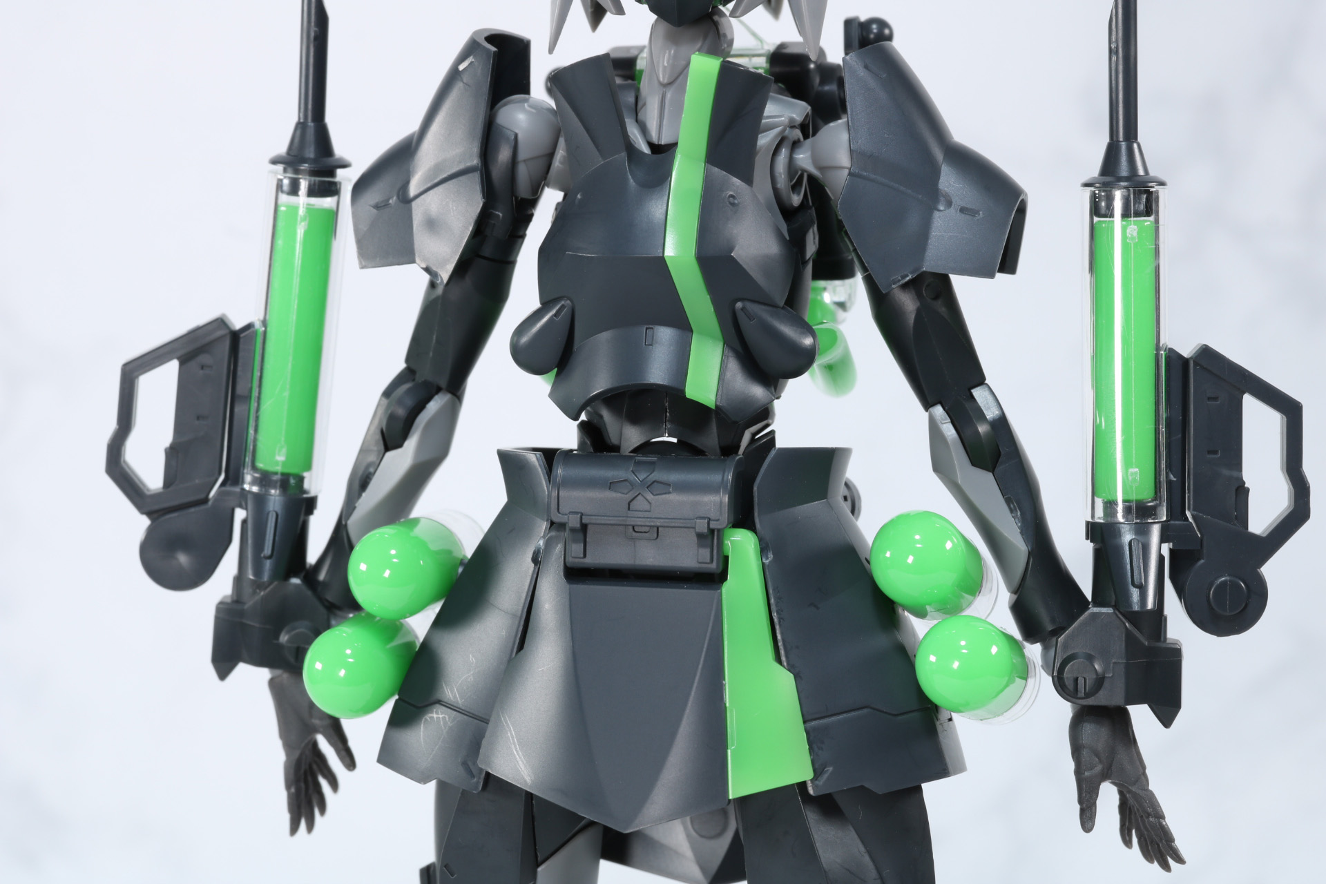 ナースアーマーでスカートやフロントアーマーで滑らかなラインに