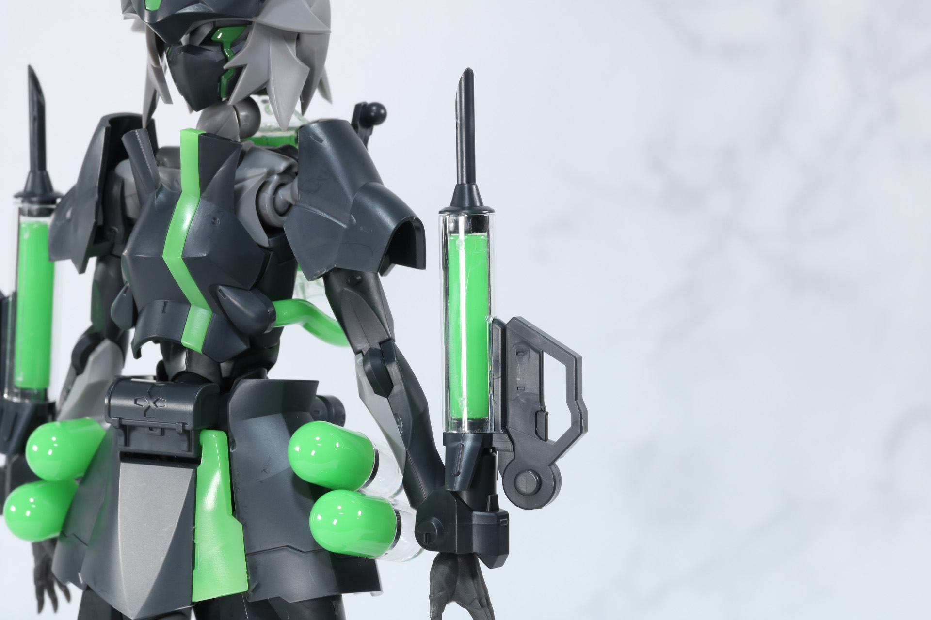 前腕ハードポイントに備えた「インジェクター」