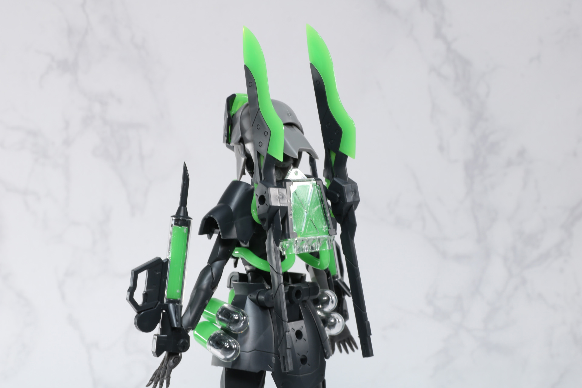 タンク側面のジョイント部に「スカルペル」をマウントすることもできる