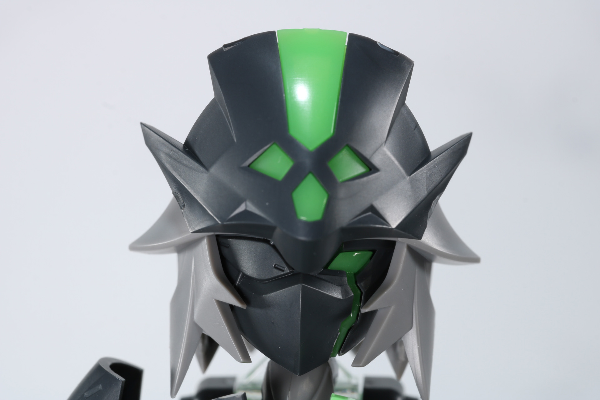 右目を眼帯で隠した眼帯タイプのフェイスパーツ