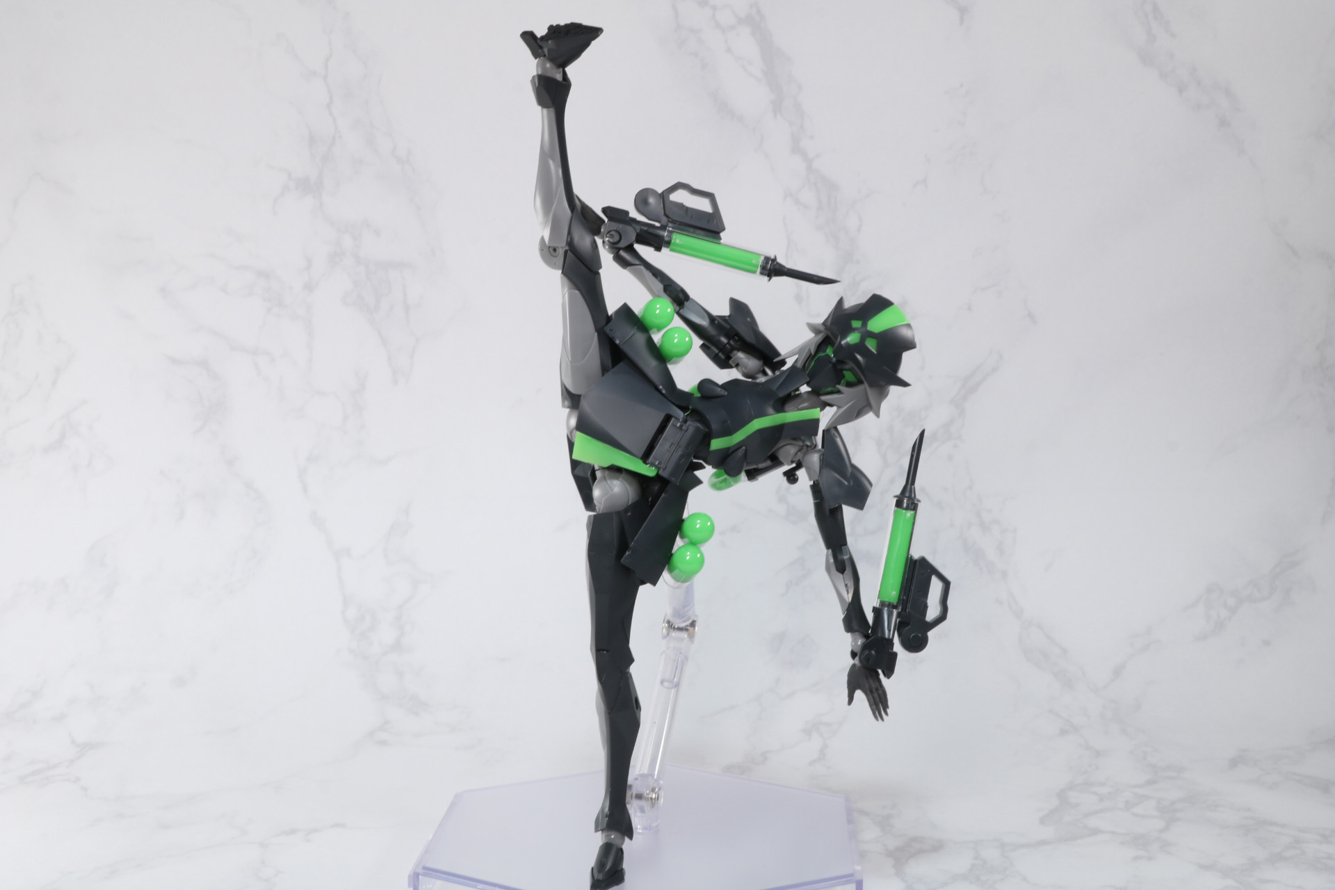 別売りの「ニューフライングベース」でY字バランスポ―ズも可能