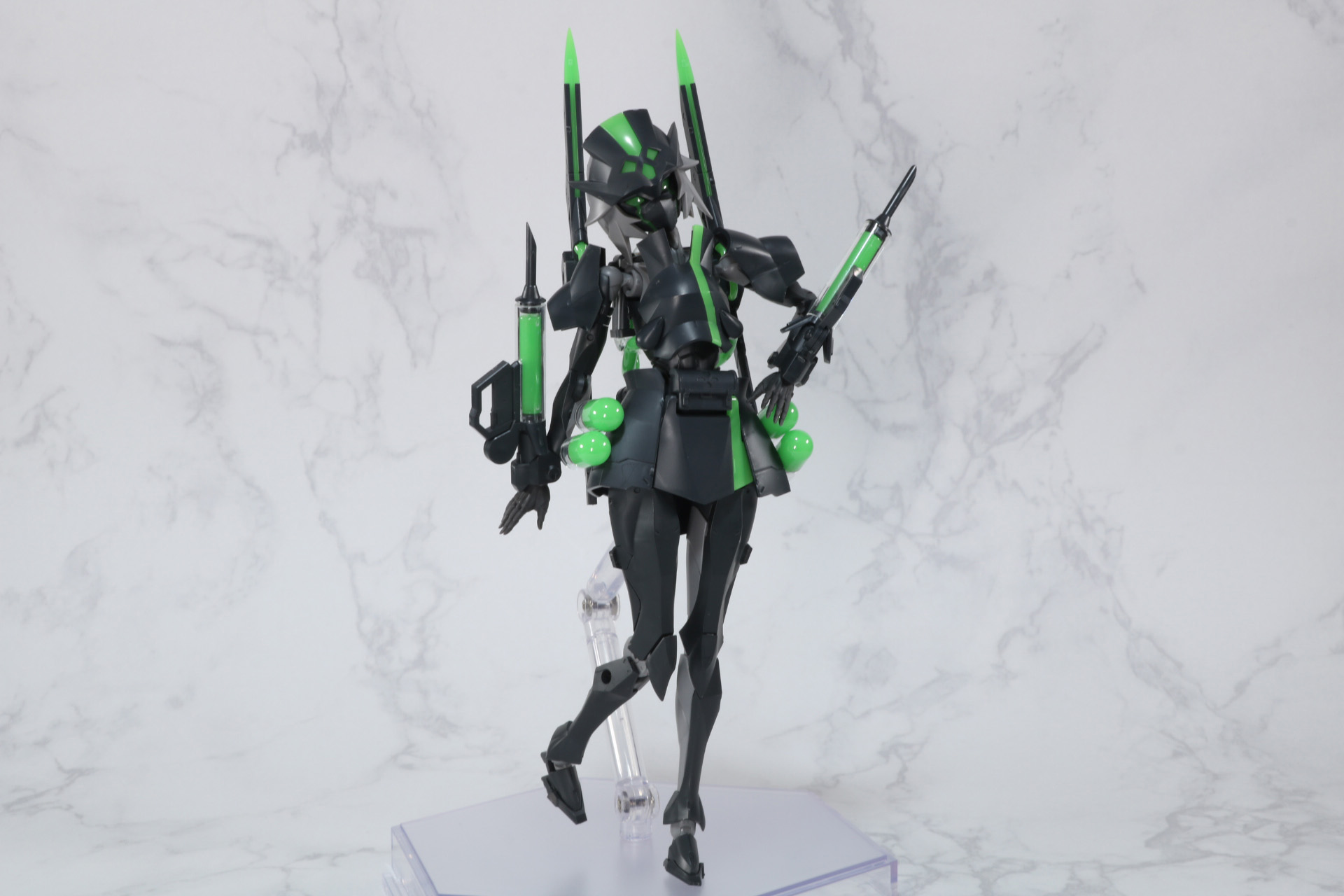 腰に手を当てたポーズ